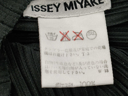 ISSEY MIYAKE black long-sleeved top