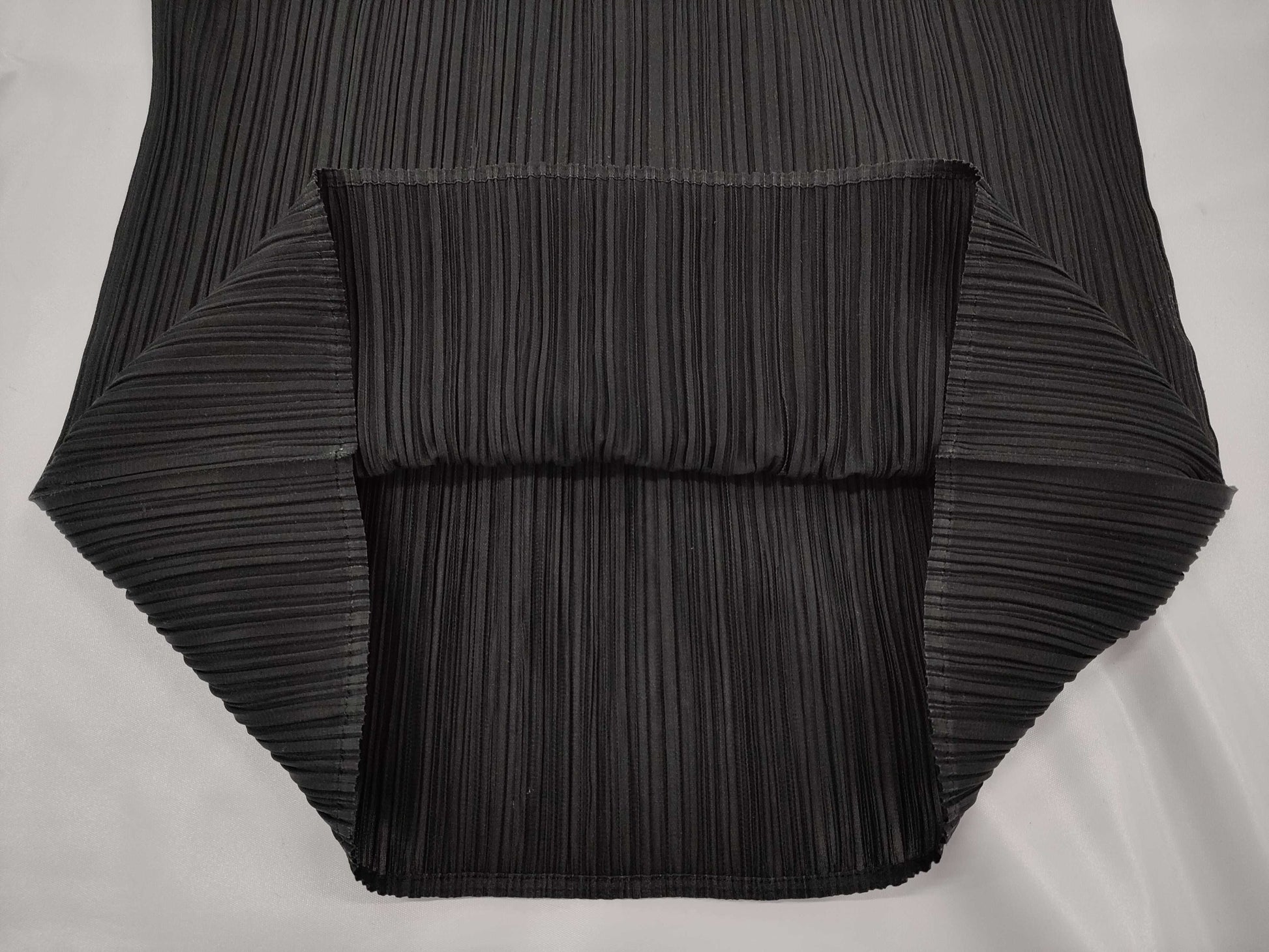 ISSEY MIYAKE black long-sleeved top