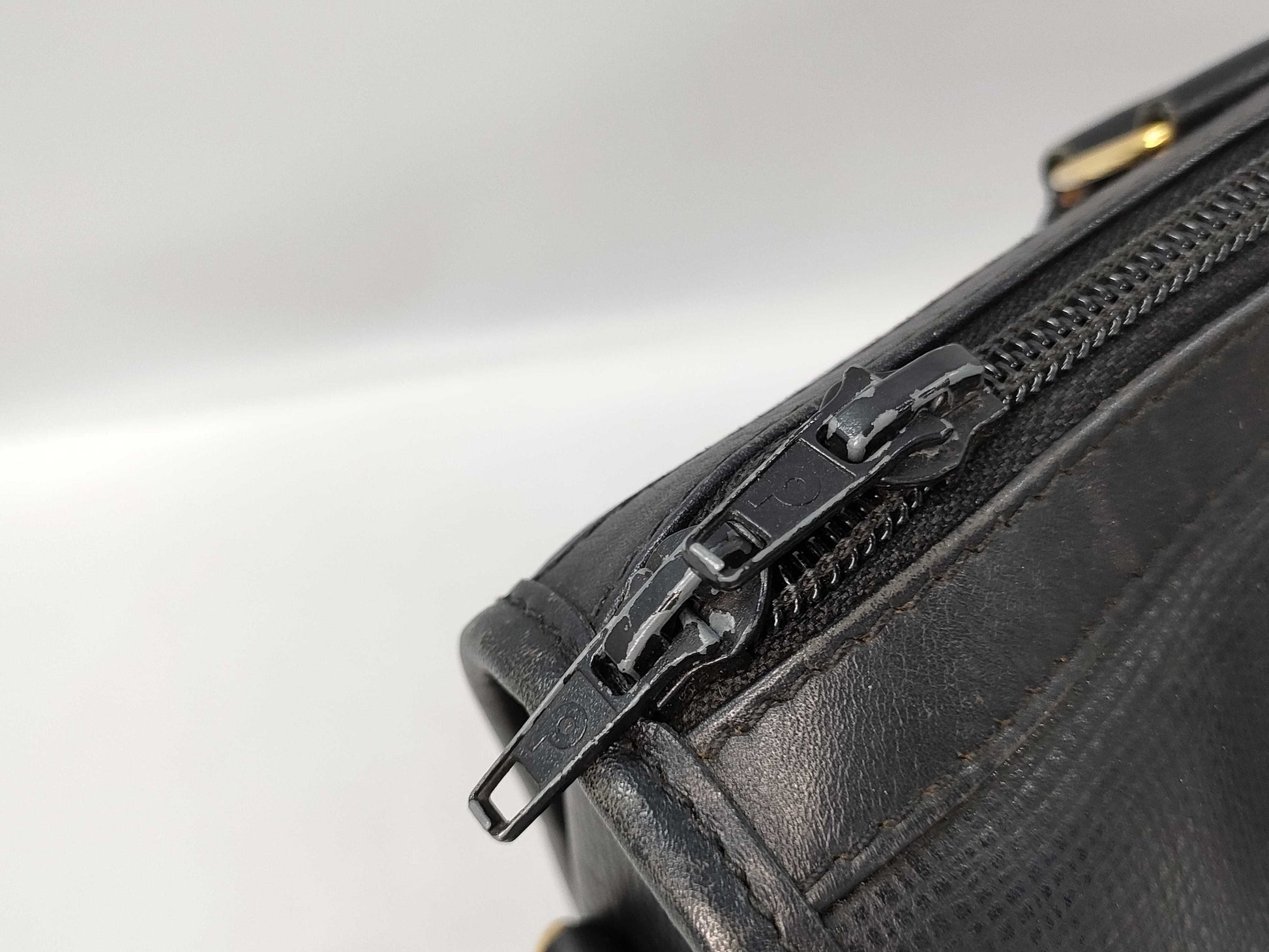 HUNTING WORLD Leather Handbag Black Handbag