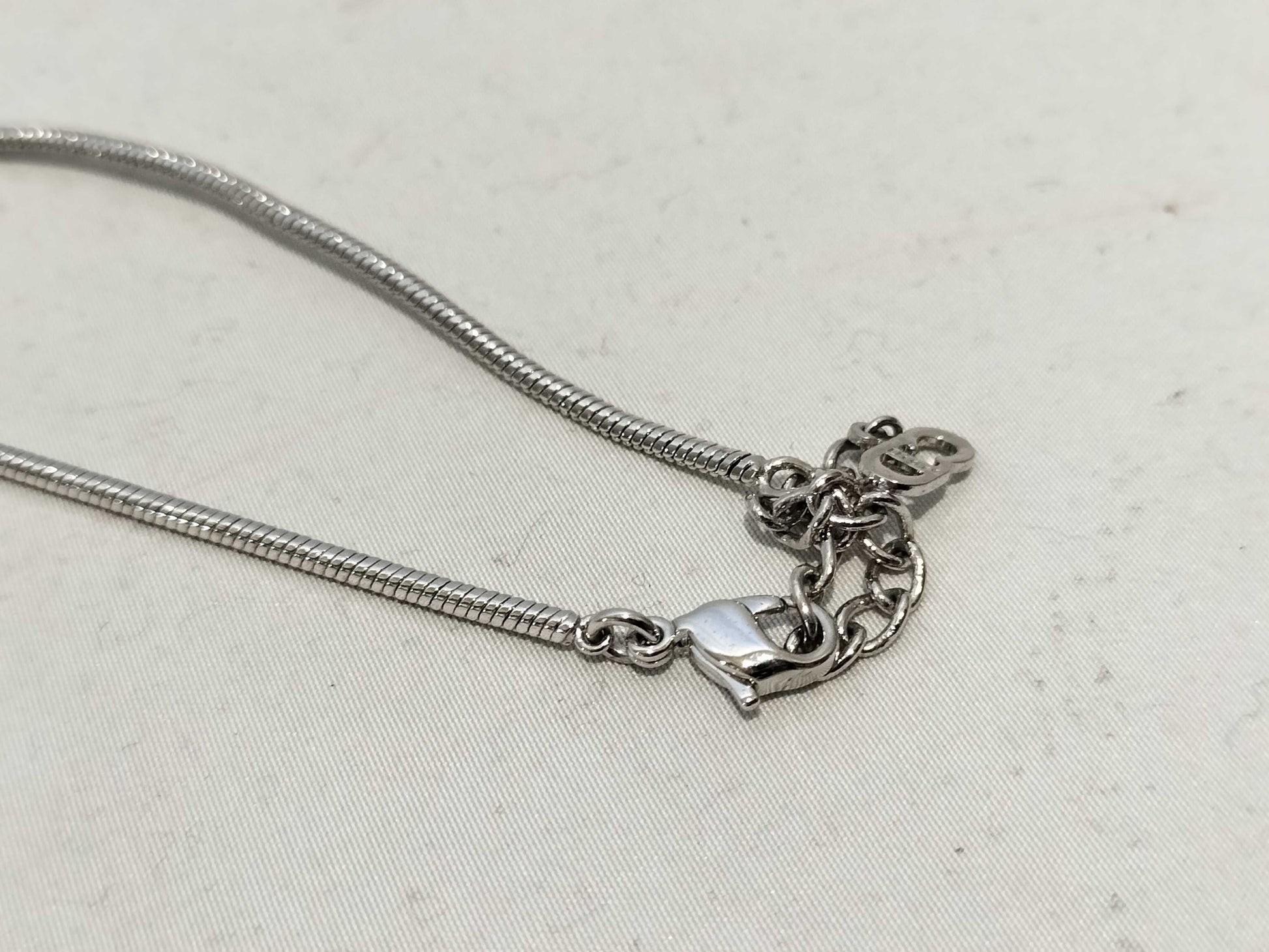 Dior D logo necklace