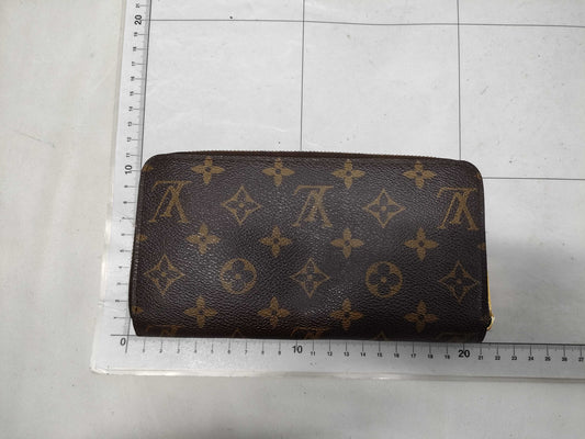 LOUIS VUITTON Monogram Zippy Wallet