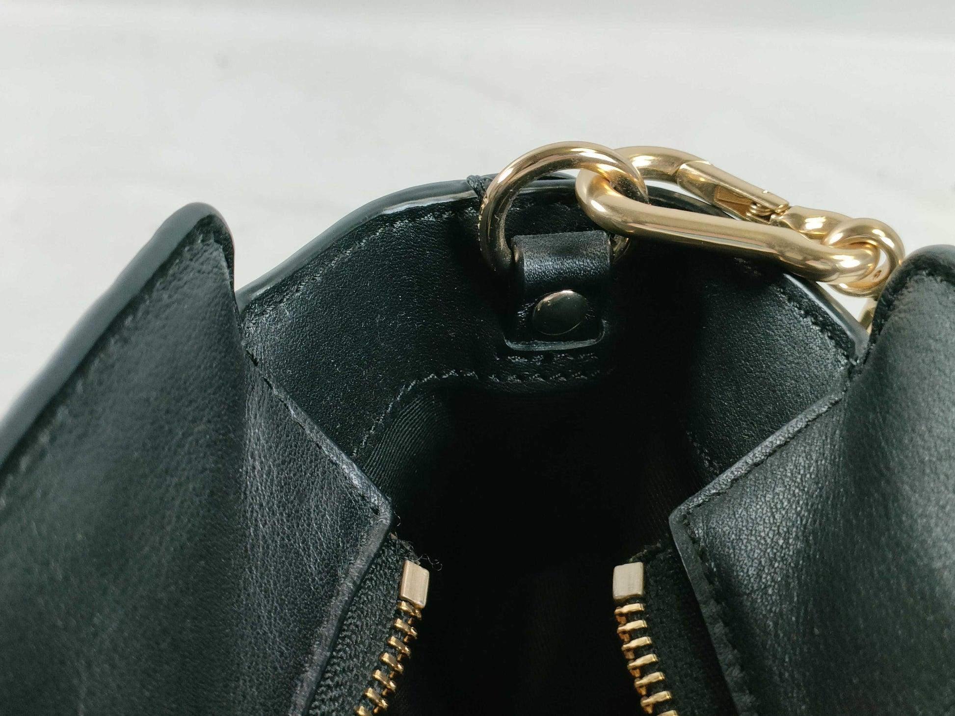 1 Kate Spade handbag / 1 Coach 2-way bag