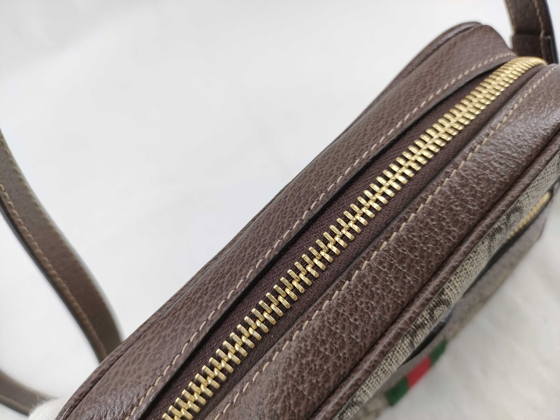 GUCCI GG Supreme Sherry Shoulder Bag