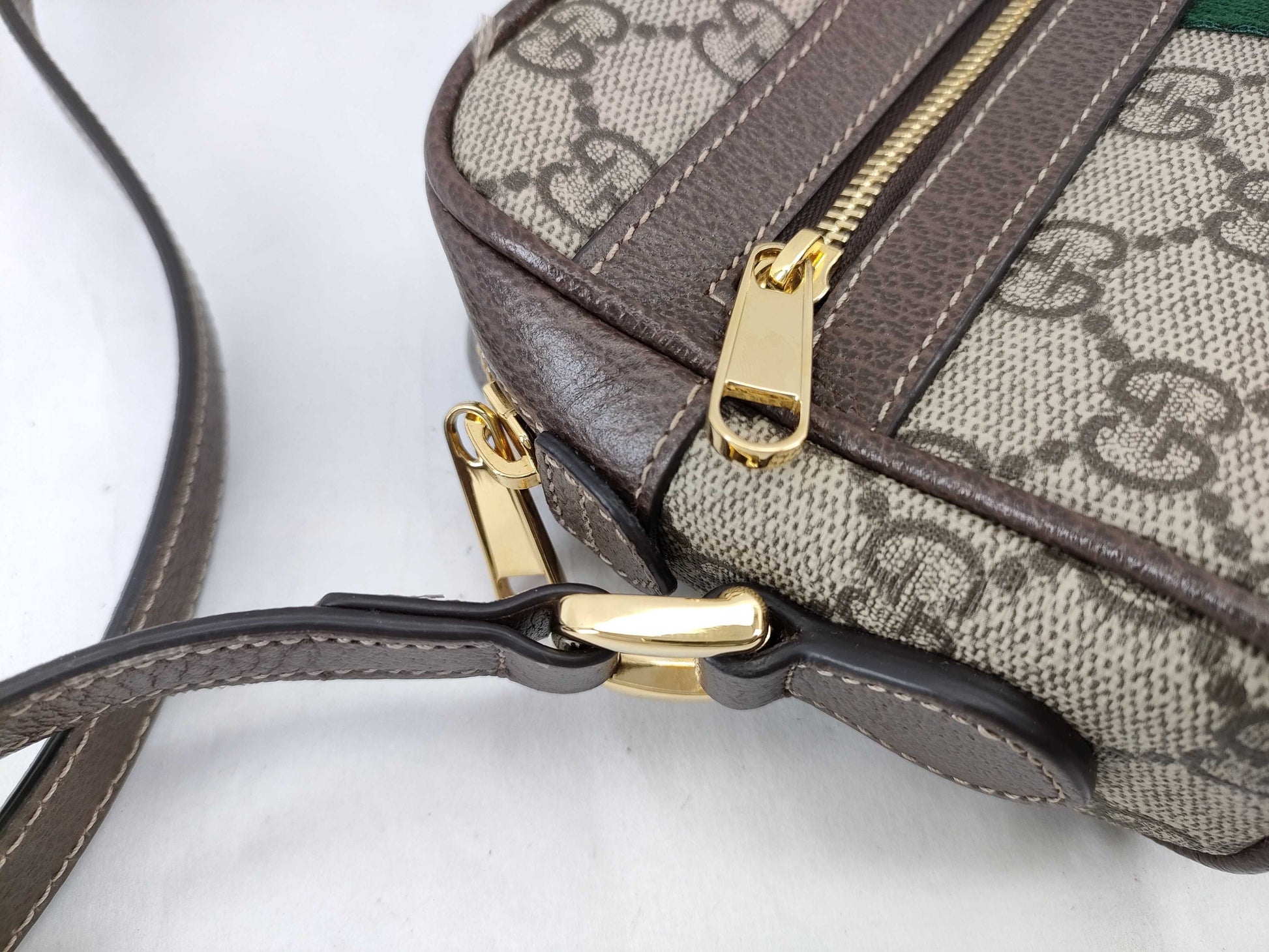 GUCCI GG Supreme Sherry Shoulder Bag