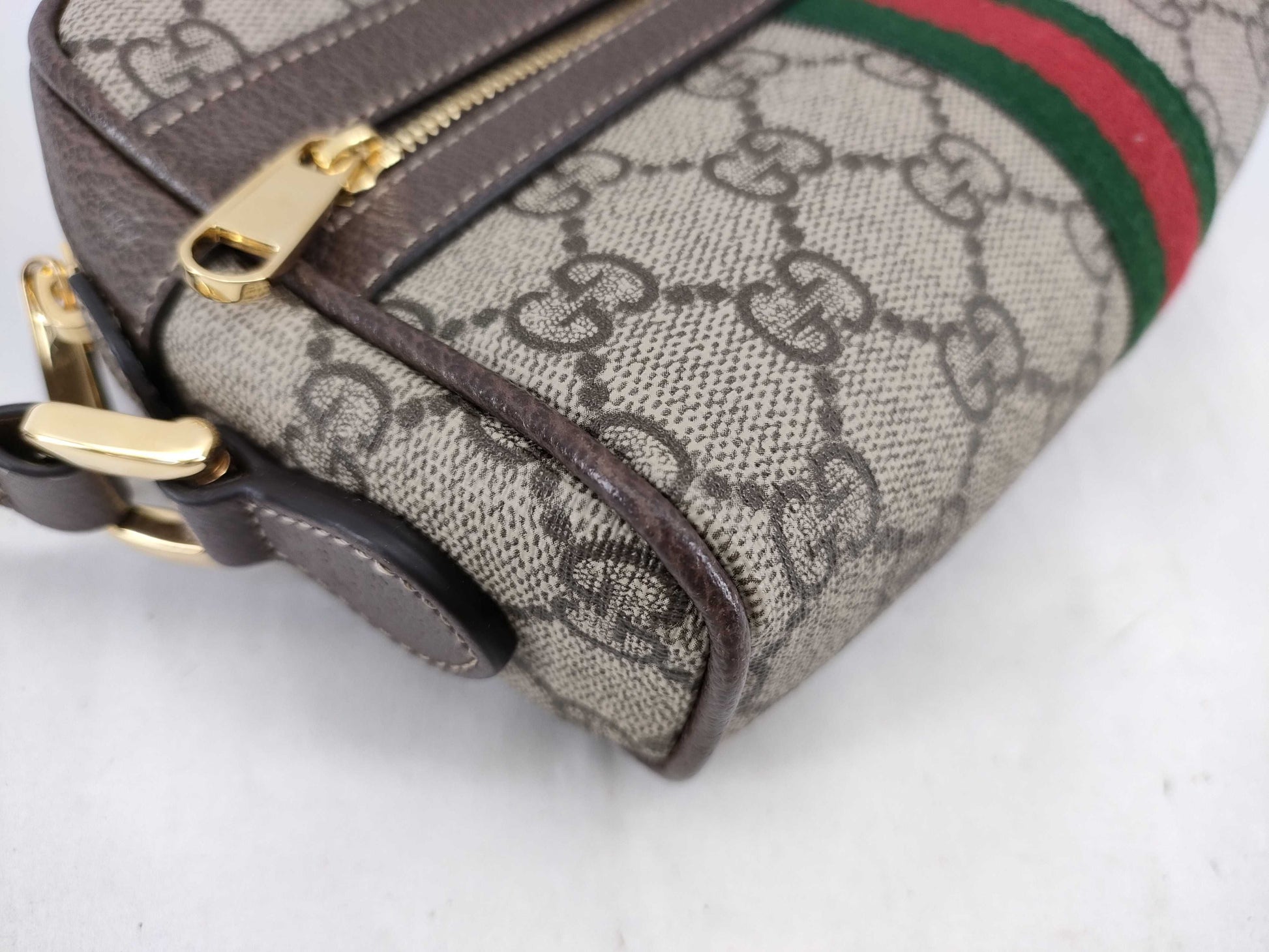 GUCCI GG Supreme Sherry Shoulder Bag