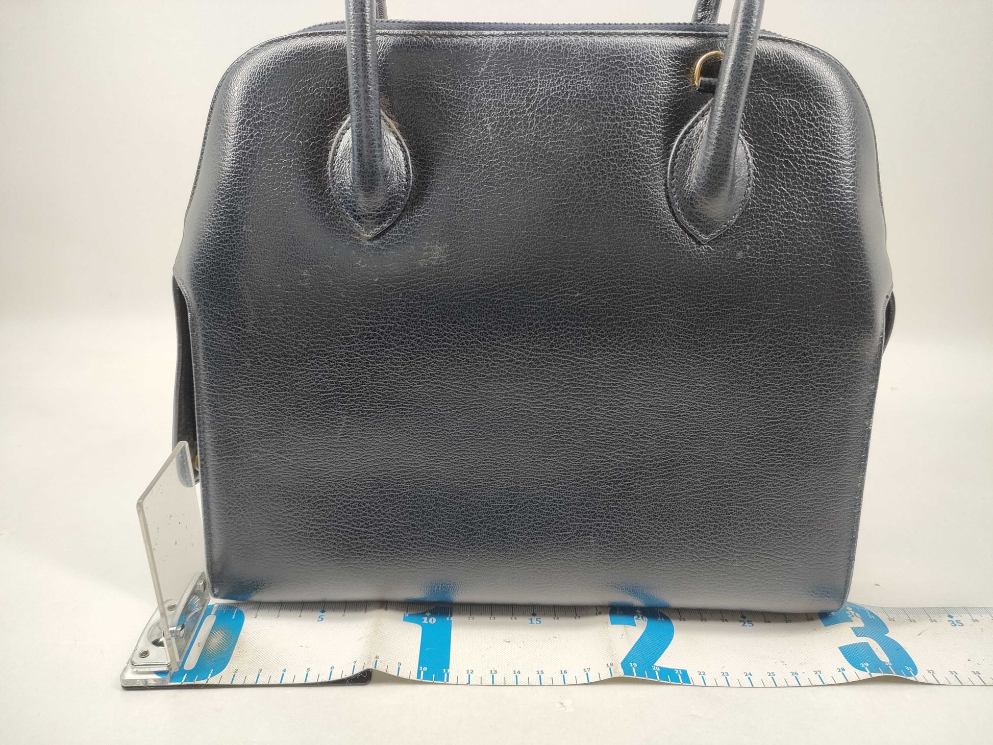 Salvatore Ferragamo Gancini Leather Handbag/Suitable for Scratch Resistance