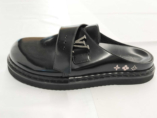 LOUIS VUITTON logo leather sandals