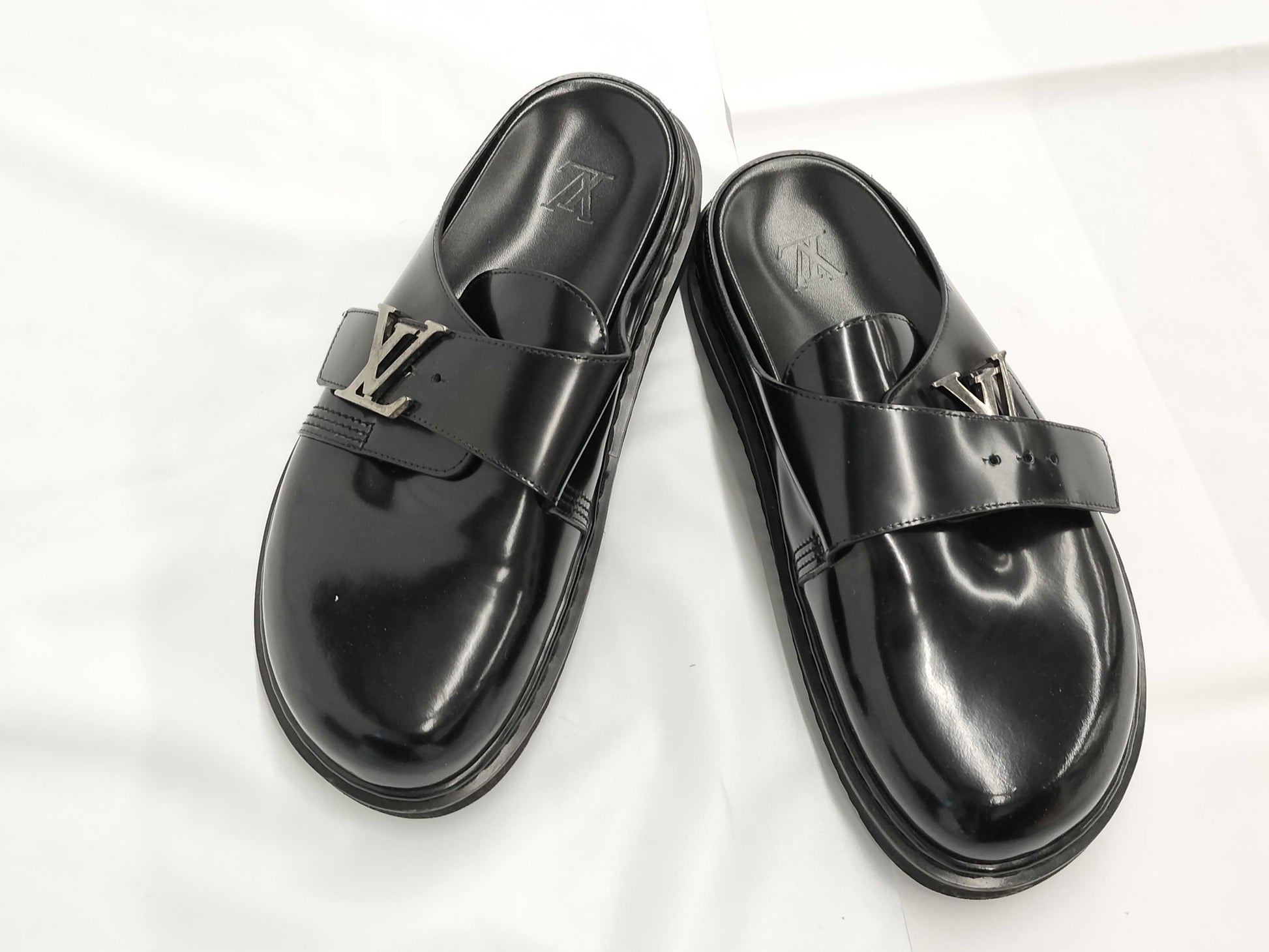 LOUIS VUITTON logo leather sandals