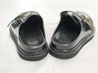 LOUIS VUITTON logo leather sandals