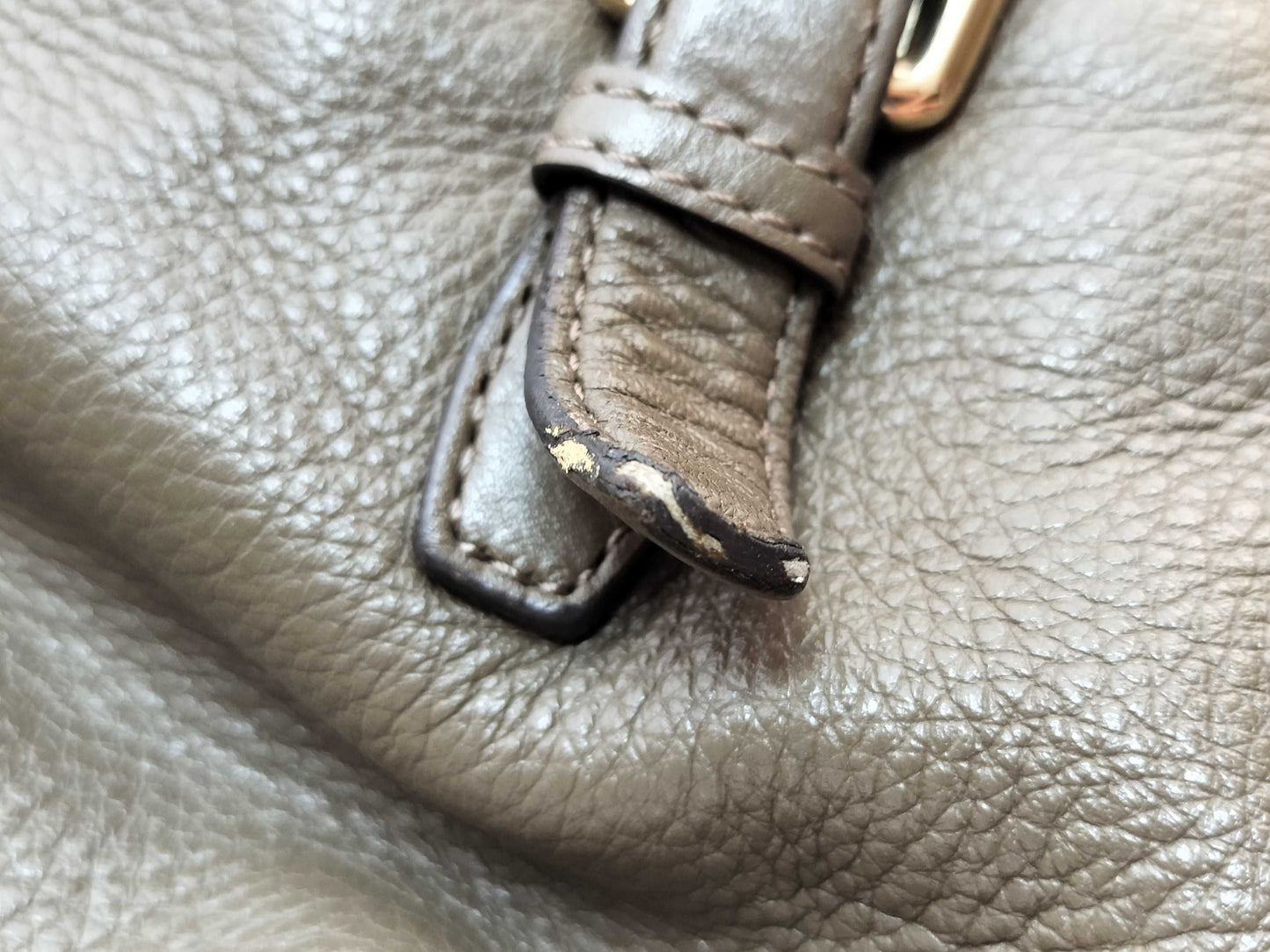 Two mini handbags from COACH, Michael Kors, Burberry, etc. One handbag, two-way bag, and a tote bag