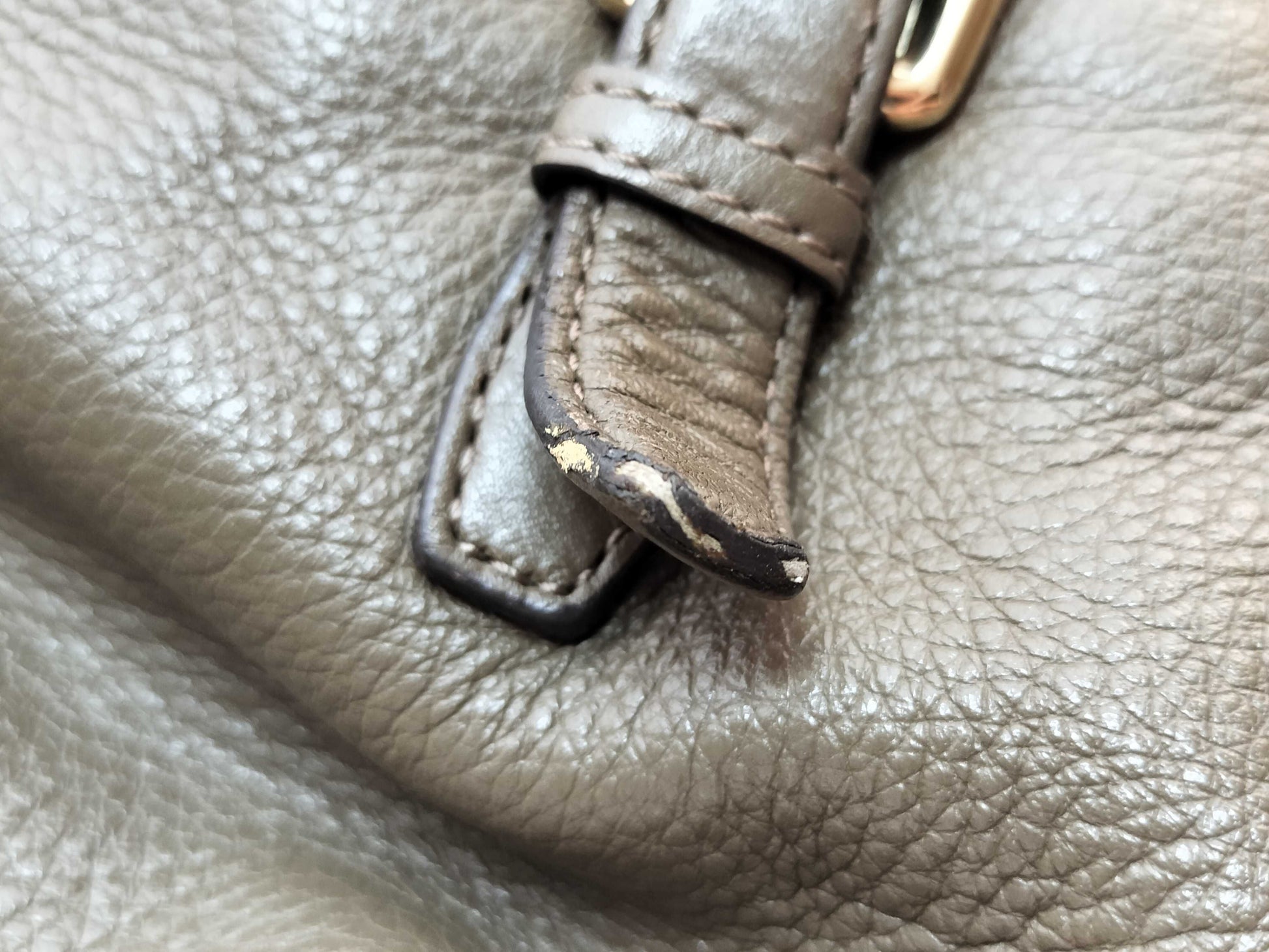 Two mini handbags from COACH, Michael Kors, Burberry, etc. One handbag, two-way bag, and a tote bag