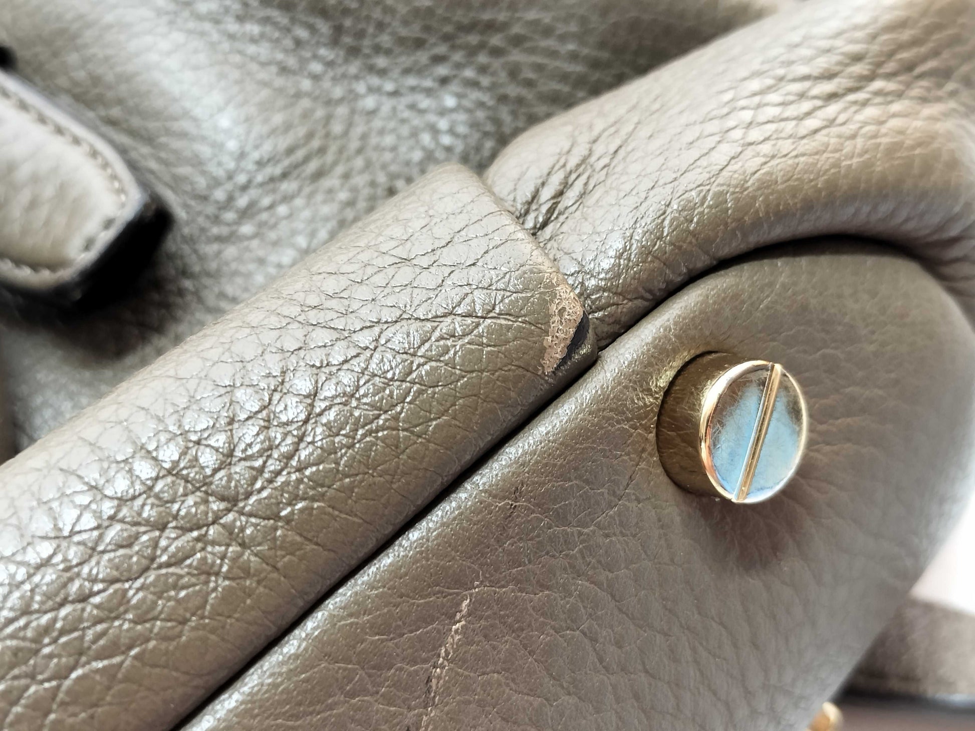 Two mini handbags from COACH, Michael Kors, Burberry, etc. One handbag, two-way bag, and a tote bag