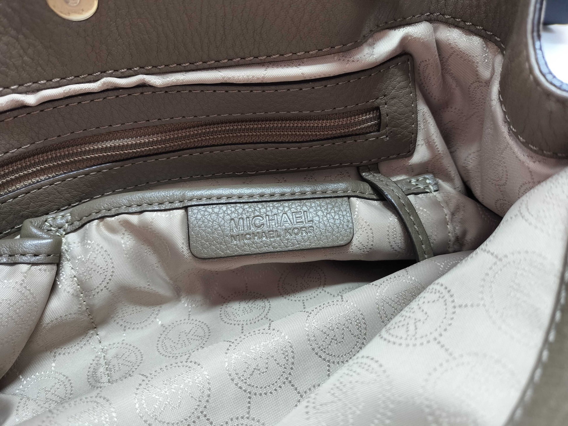 Two mini handbags from COACH, Michael Kors, Burberry, etc. One handbag, two-way bag, and a tote bag