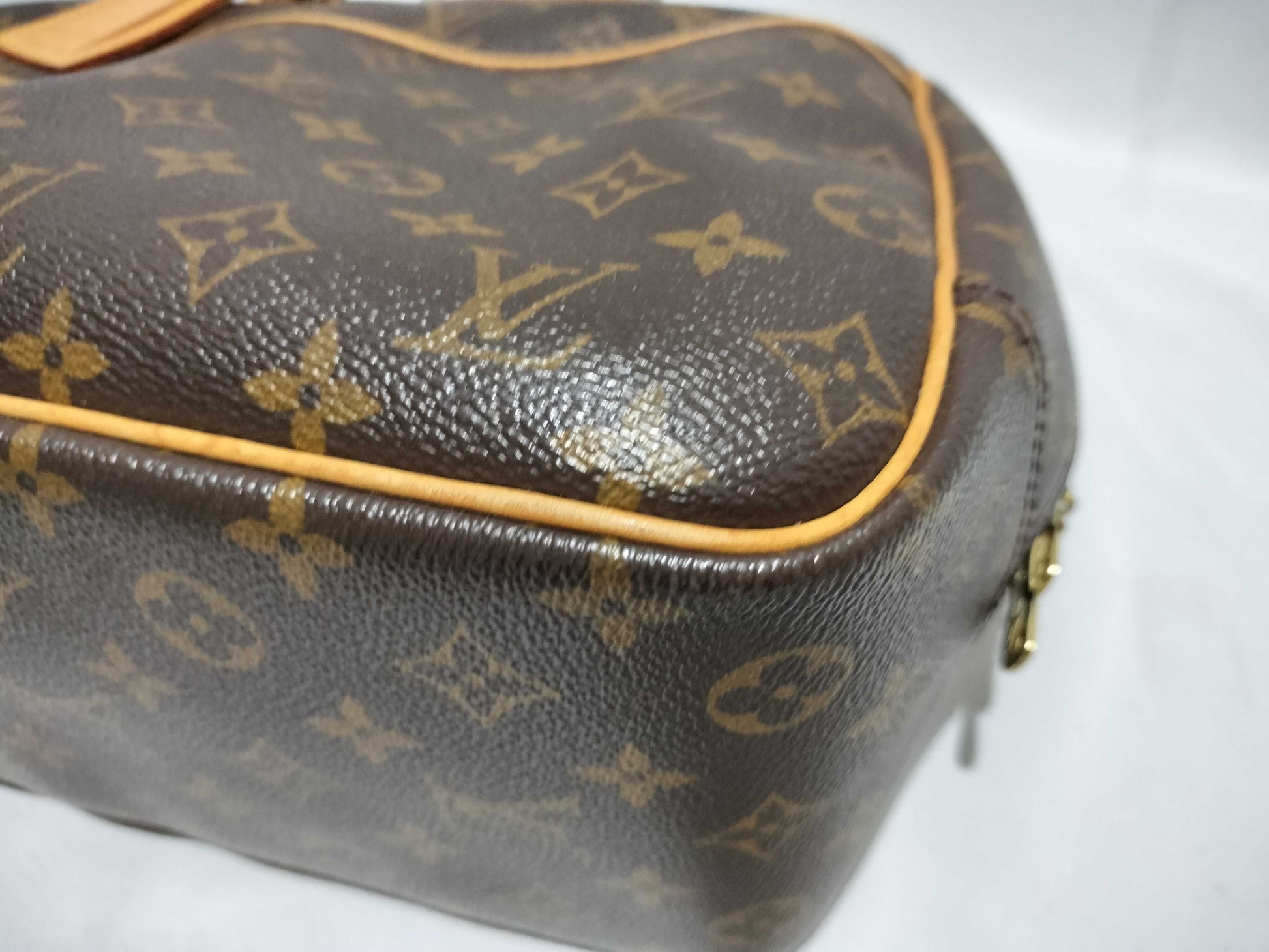 LOUIS VUITTON RFID Unverifiable, Serial Number Unverifiable, Monogram M47270 / Deauville / Made in 1996 / Padlock Included Handbag