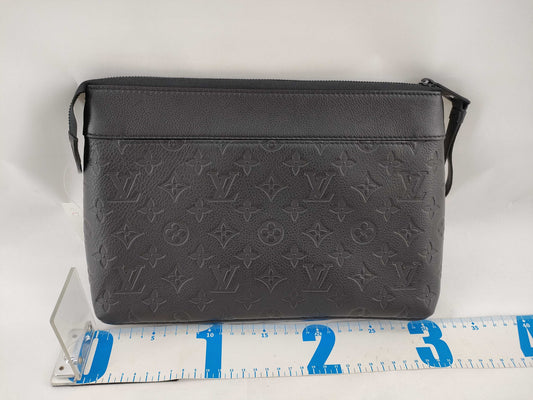 LOUIS VUITTON RFID Verified M82545 Pochette Voyage Clutch Bag