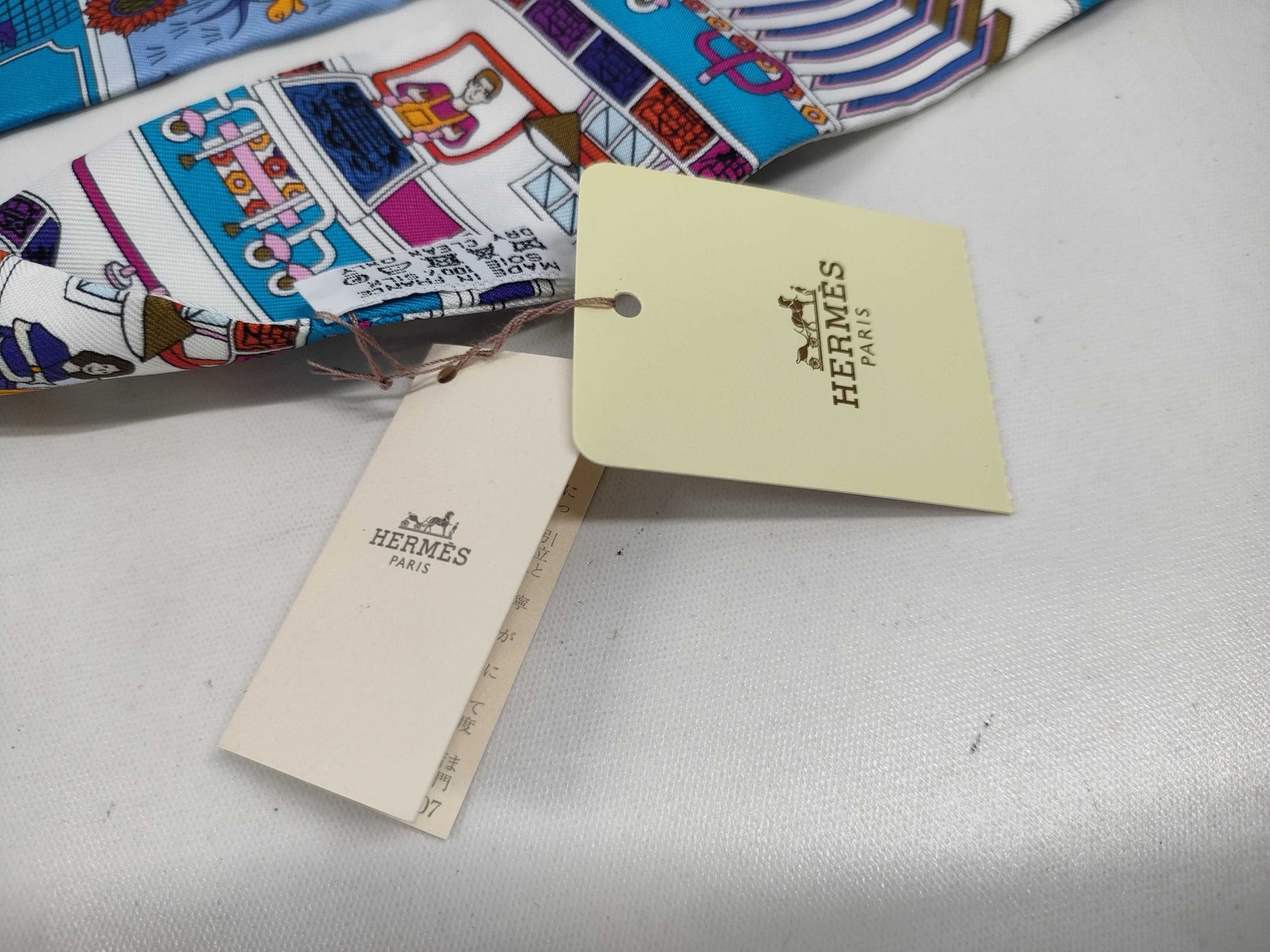HERMES Twilly Maison Decalle Scarf