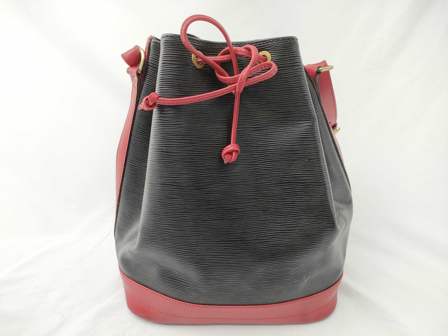 LOUIS VUITTON Epi Noe Two-Tone Shoulder Bag