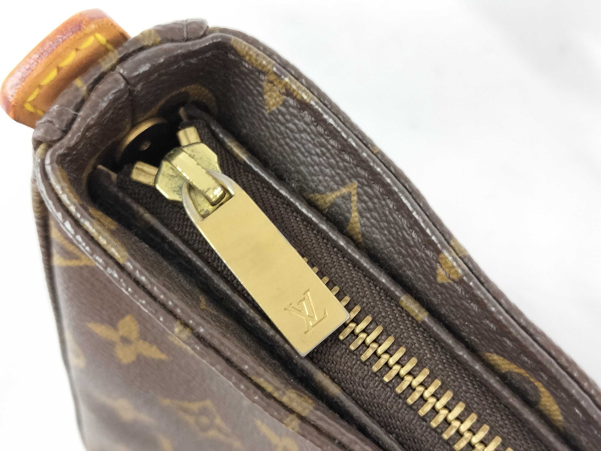 LOUIS VUITTON FL0094 Monogram M51146 Looping MM Handbag