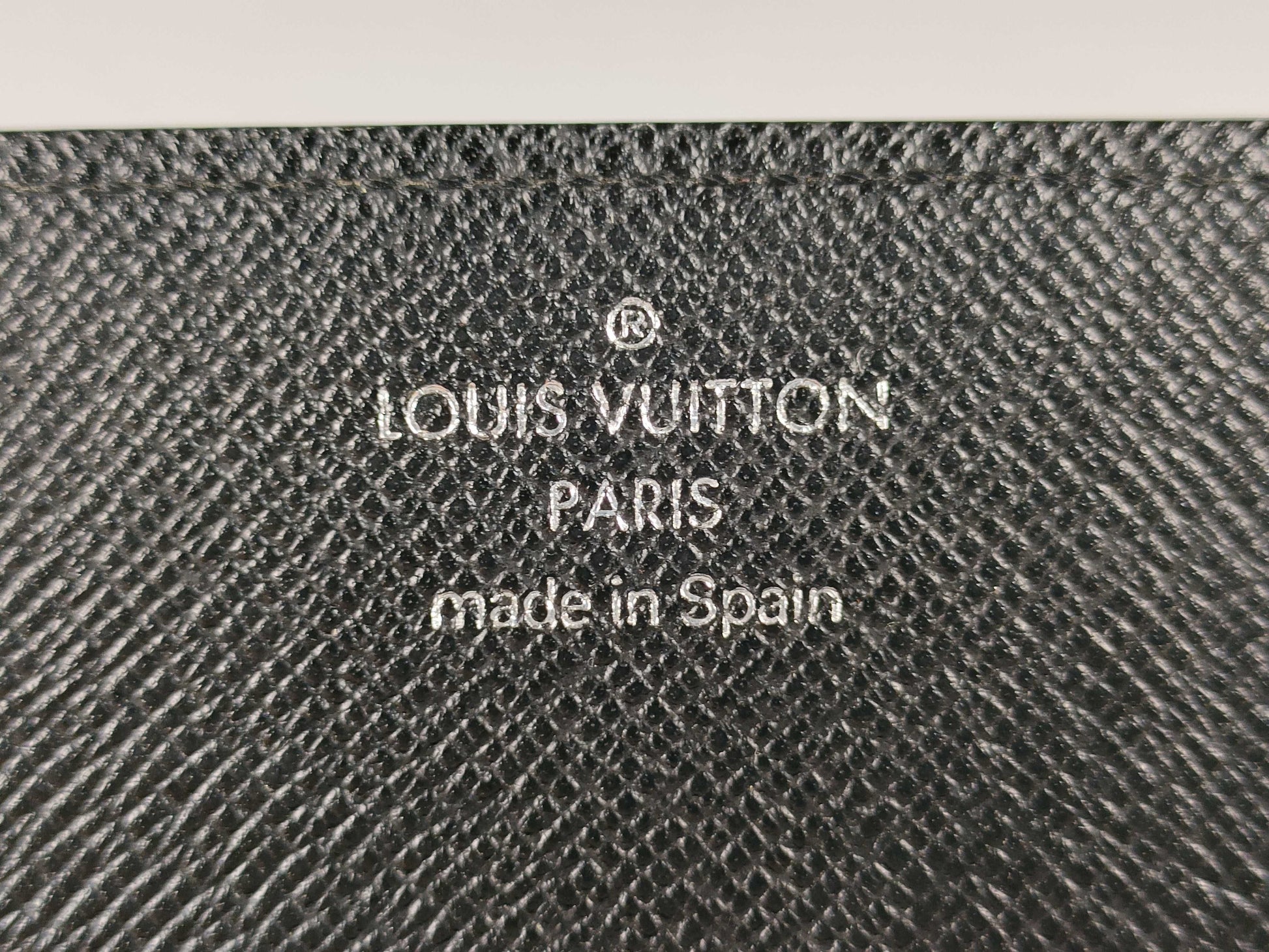 LOUIS VUITTON CA0075 Taiga Envelope Carte de Visite Coin Case