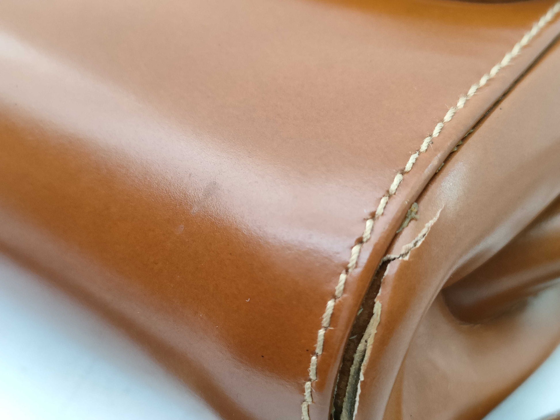 GUCCI Old @ Shoulder Bag with Ribbon Hardware