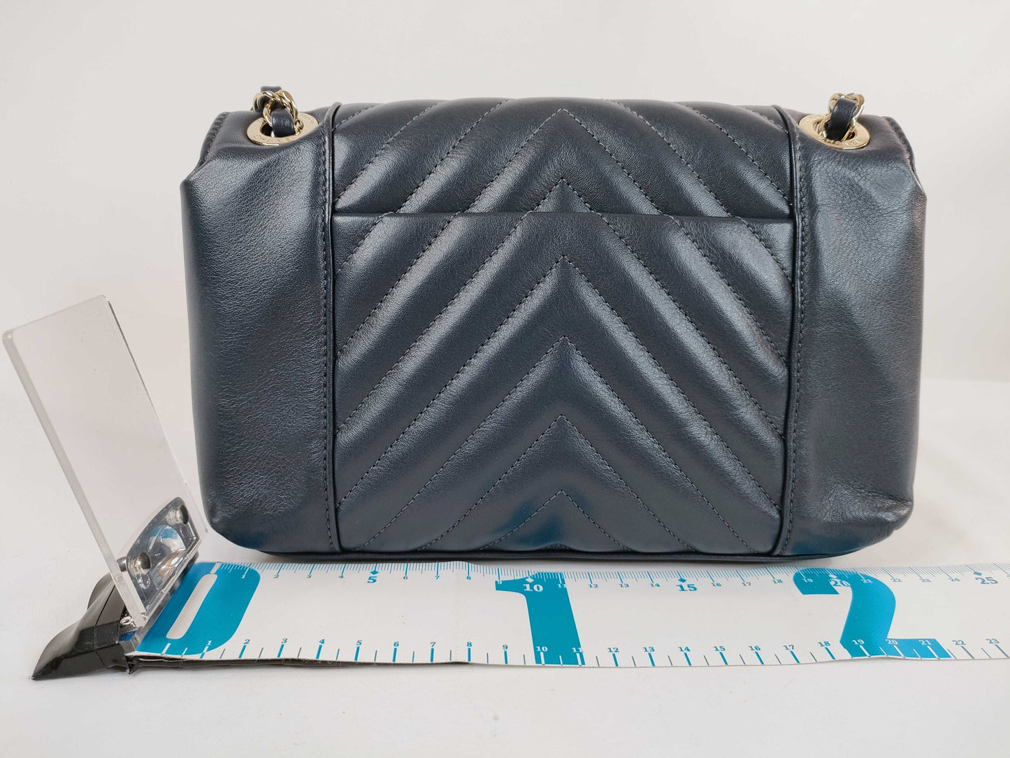 CHANEL [No card, sticker included] 27 series lambskin chevron V-stitch chain shoulder bag