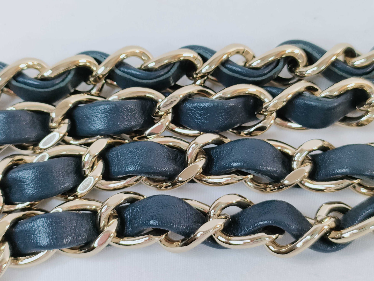 CHANEL [No card, sticker included] 27 series lambskin chevron V-stitch chain shoulder bag