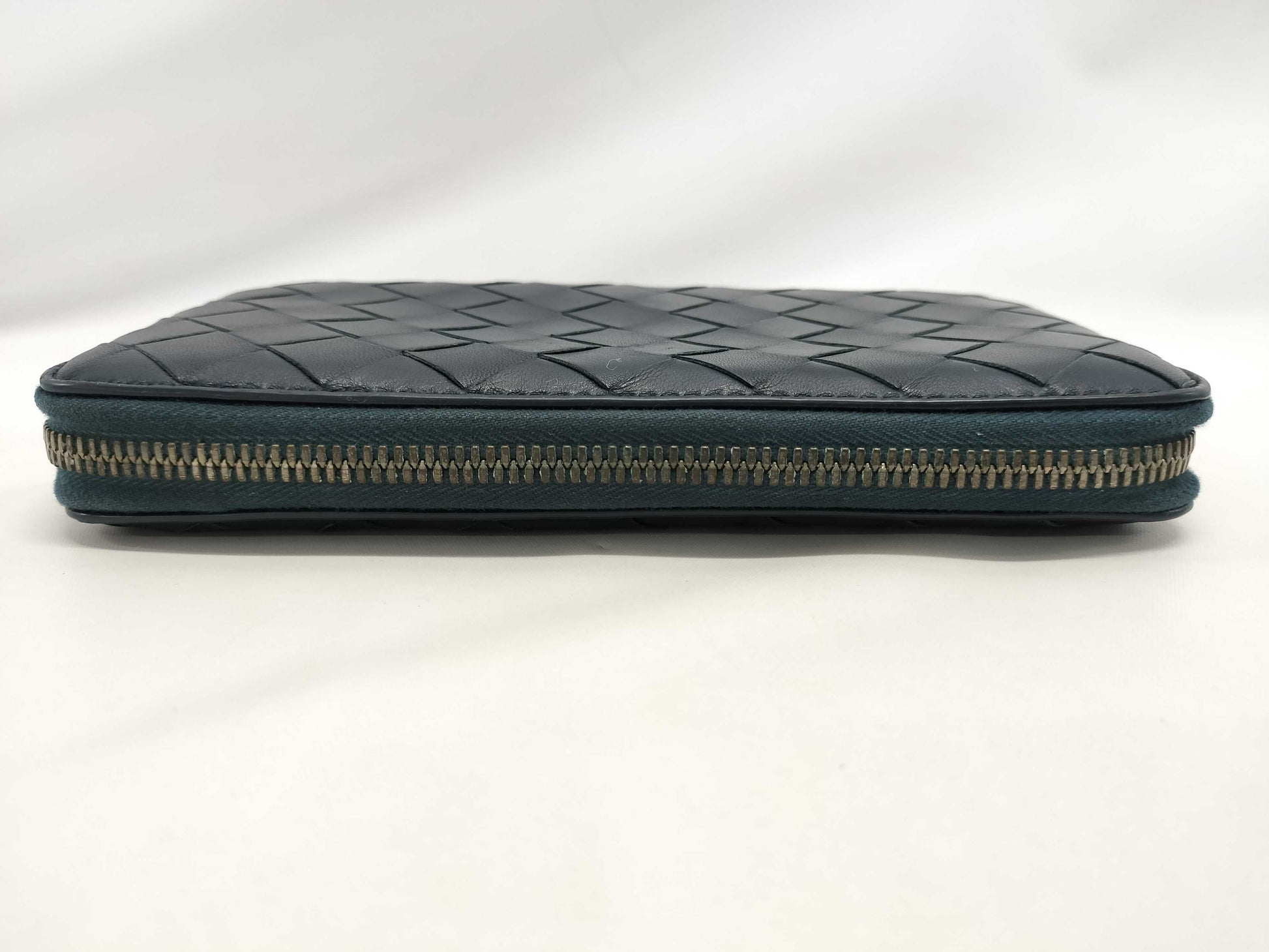 BOTTEGA VENETA Intrecciato Round Zip Long Wallet, Black