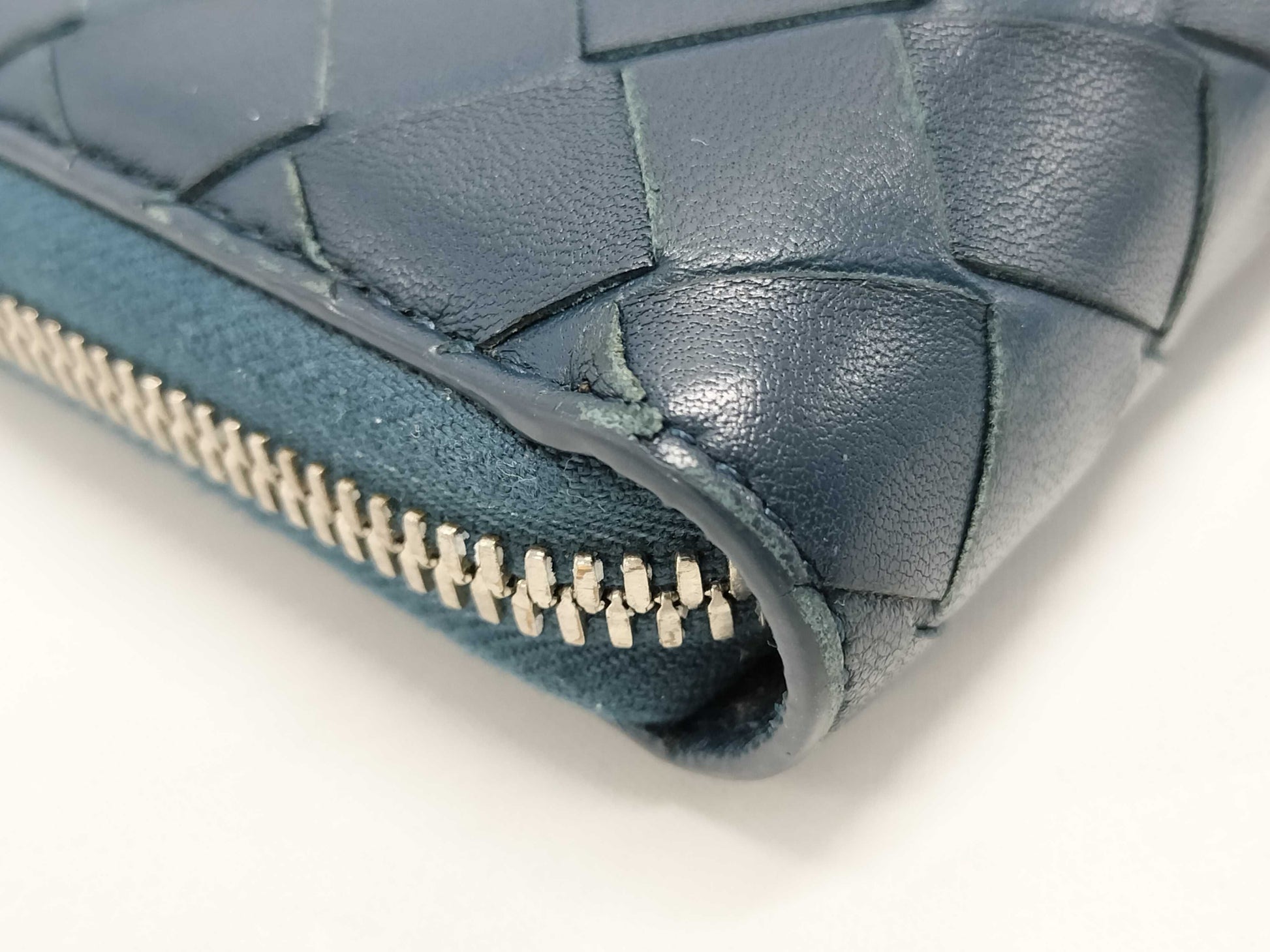 BOTTEGA VENETA Intrecciato Round Zip Long Wallet, Black