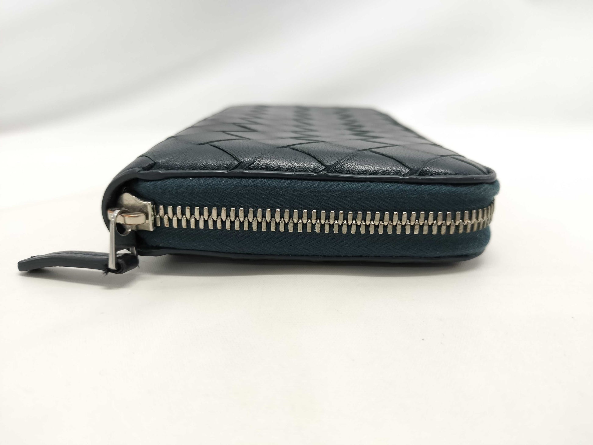 BOTTEGA VENETA Intrecciato Round Zip Long Wallet, Black