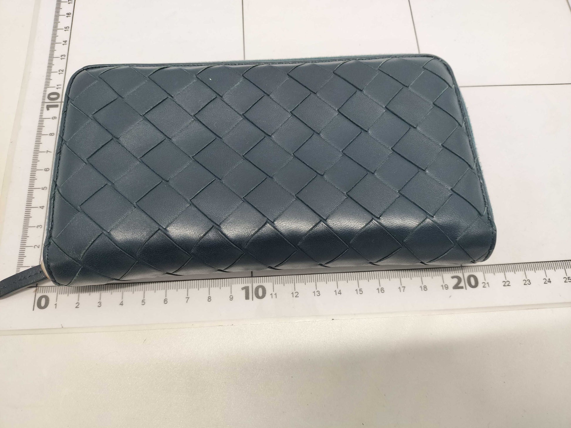 BOTTEGA VENETA Intrecciato Round Zip Long Wallet, Black