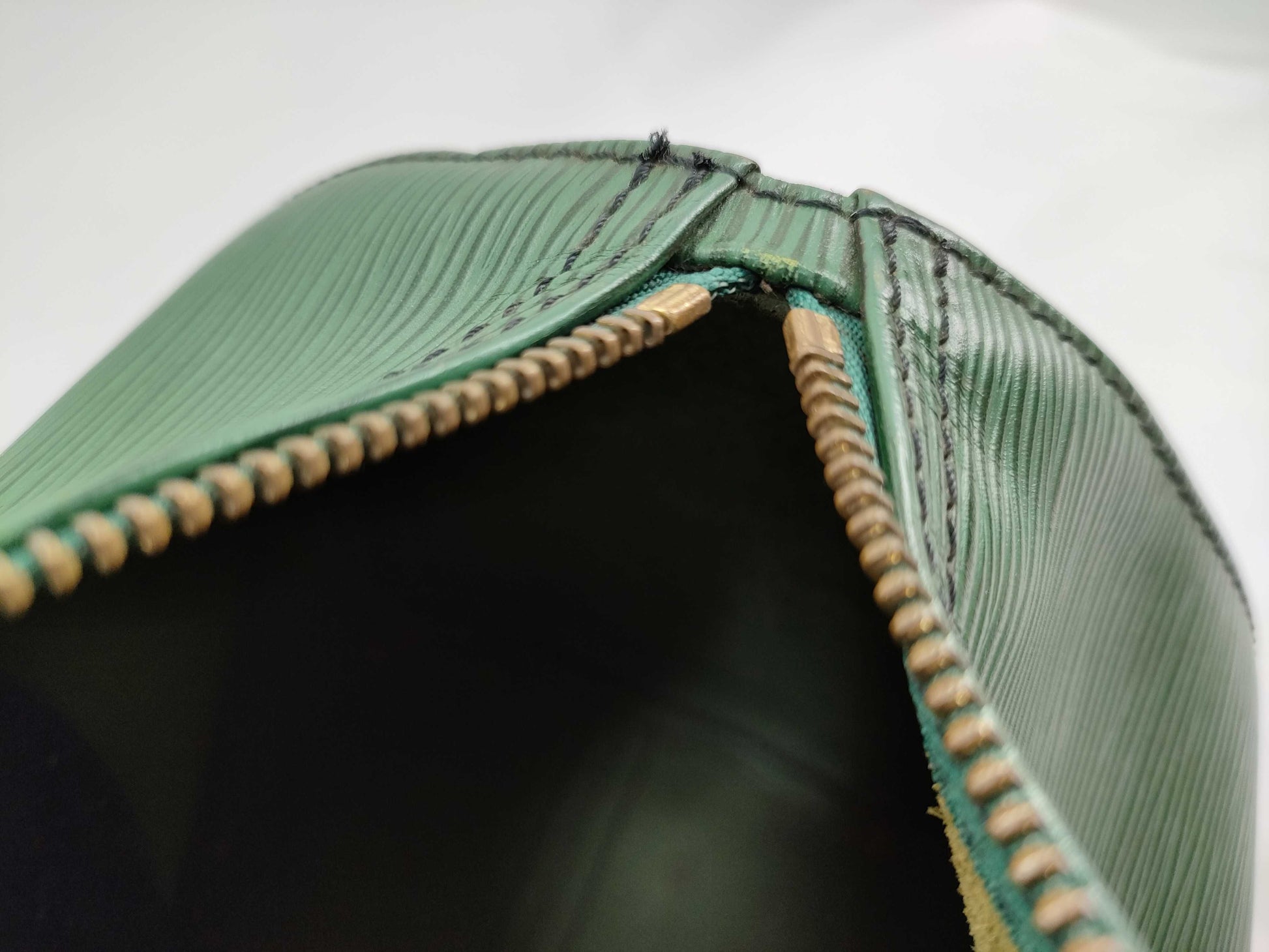 LOUIS VUITTON Epi Speedy 30 Boston Bag