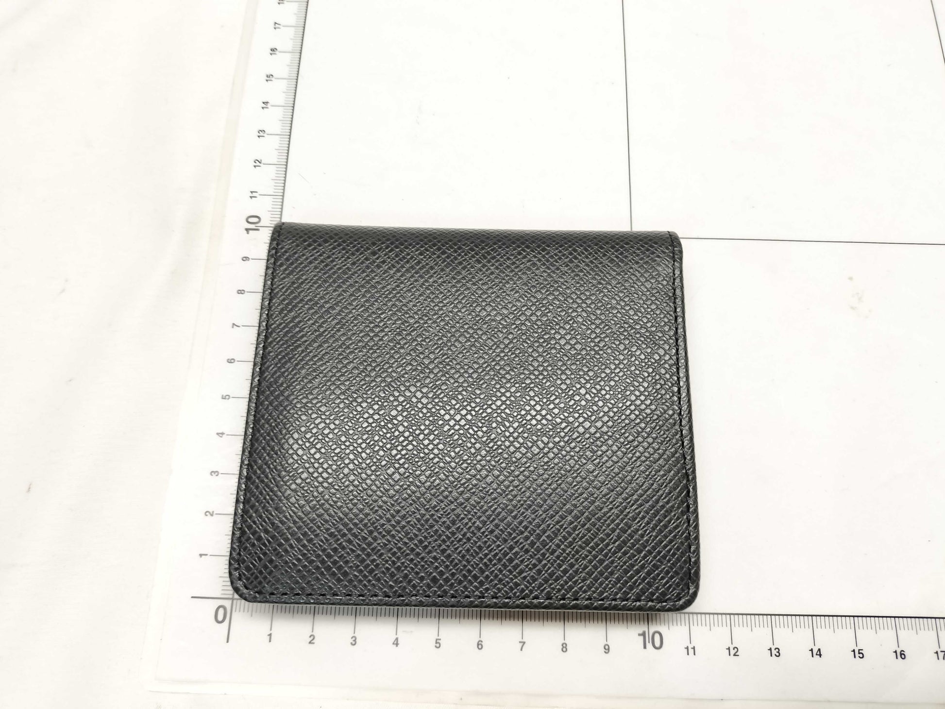 LOUIS VUITTON VI0051 Taiga Porte-Bieux 3-Card Credit M30452 Wallet
