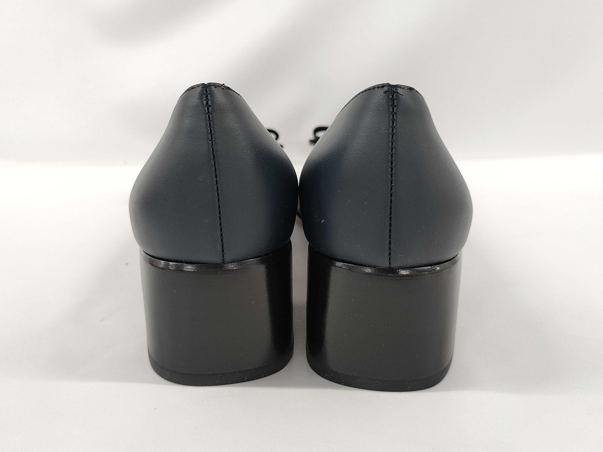 Salvatore Ferragamo Vara/Silver Hardware/Navy Pumps