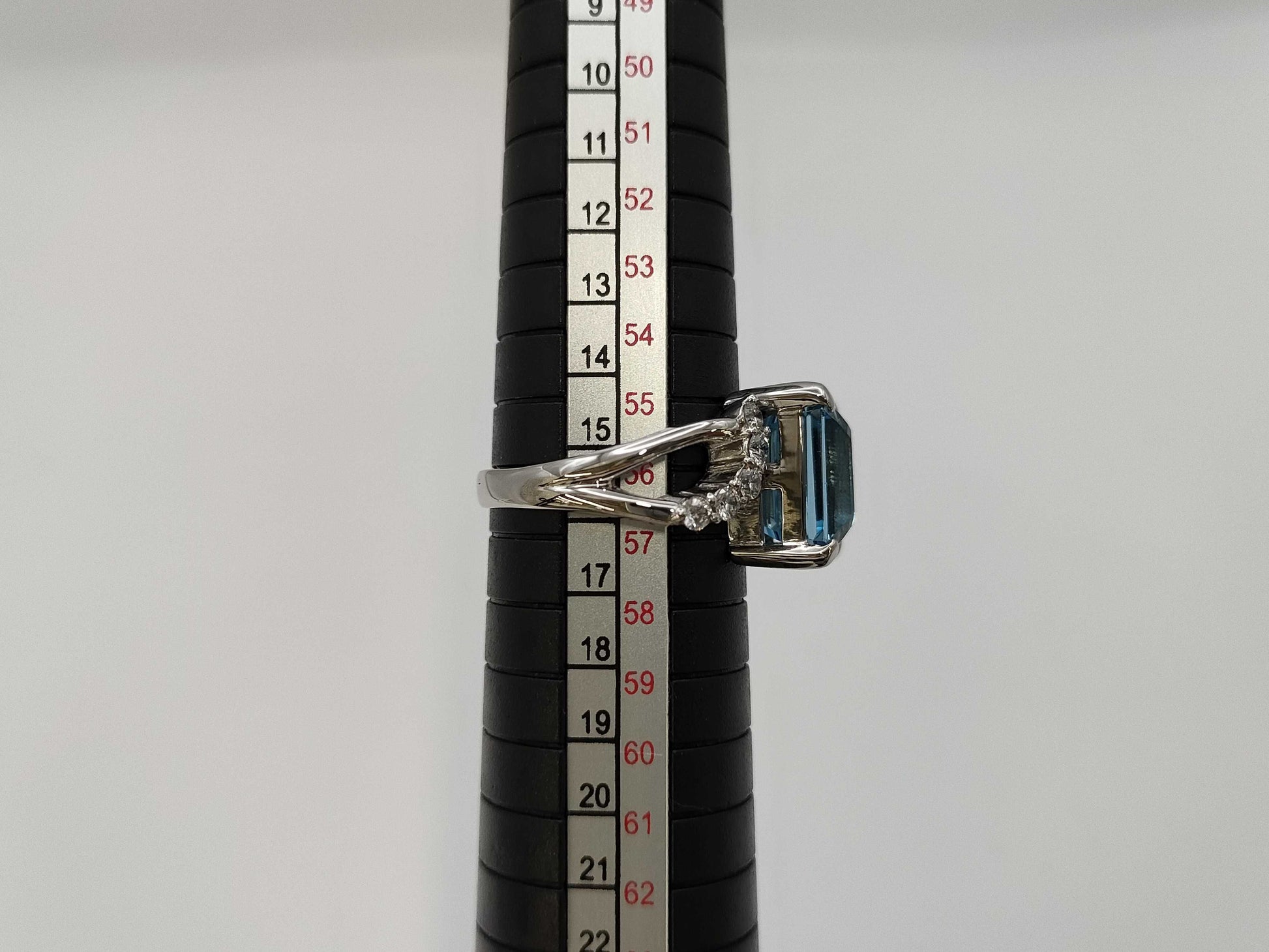 AQ 5.48ct D 0.44ct Pt900 9.1g Ring 