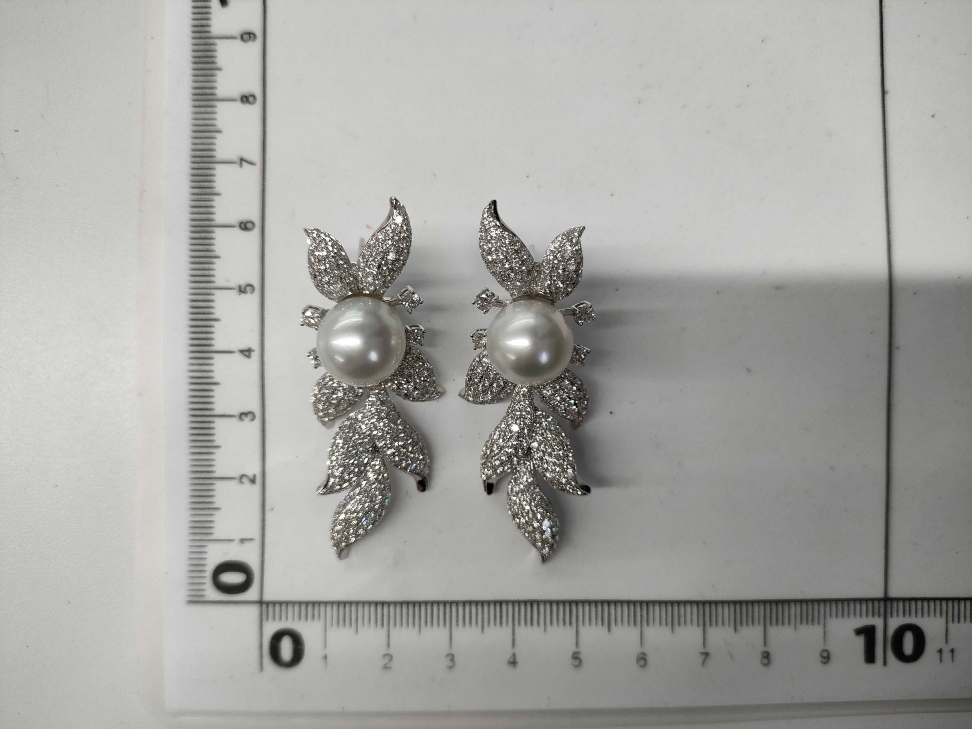 South Sea Pearl, Diameter approx. 12.0mm, D3.34ct / South Sea Pearl, Diameter approx. 11.8mm, D3.34ct, 18K White Gold, 22.8g, Earrings 