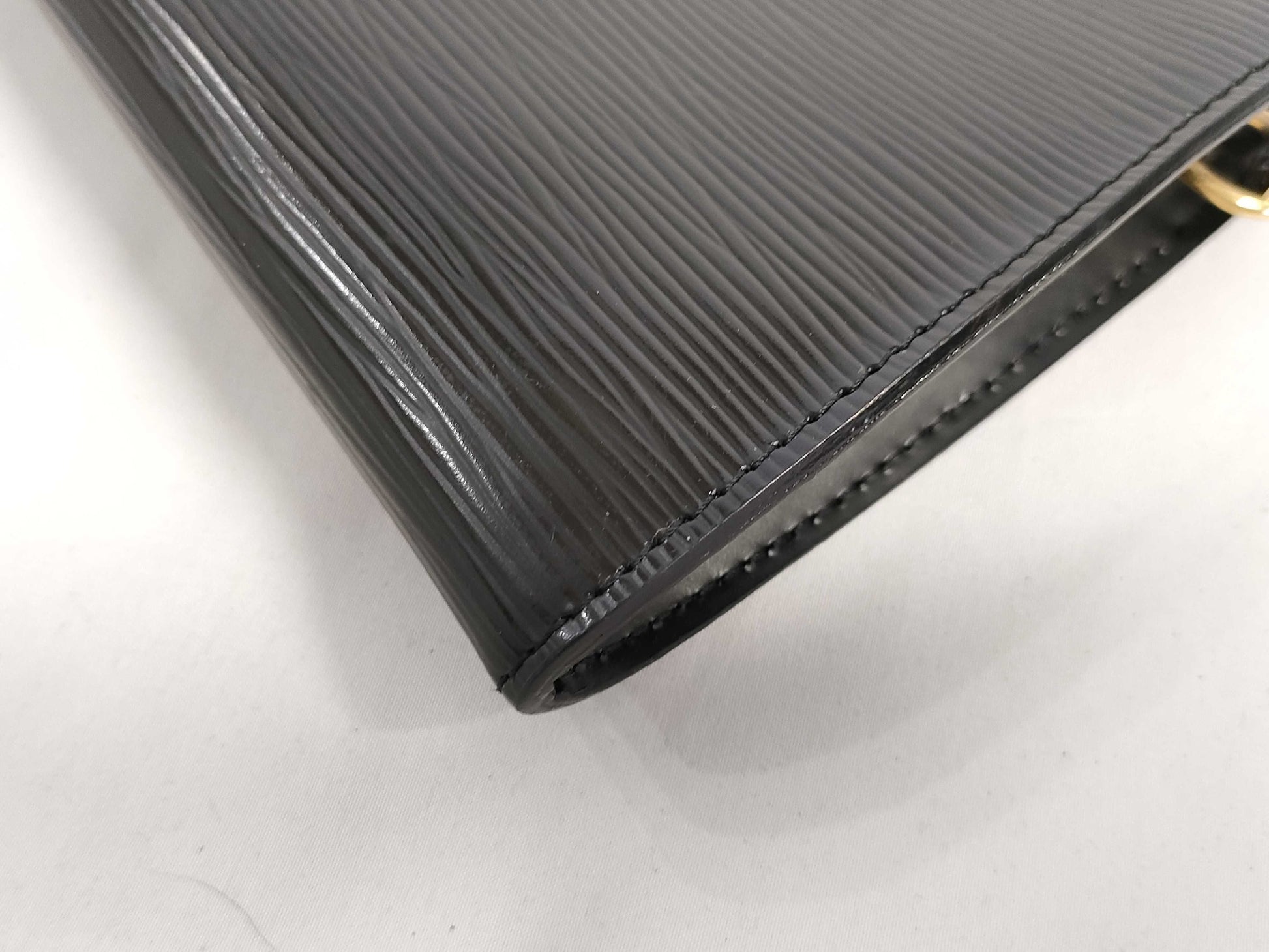 LOUIS VUITTON RFID verification failed. AR0035 Epi Pochette Accessoires AR0035 handbag.