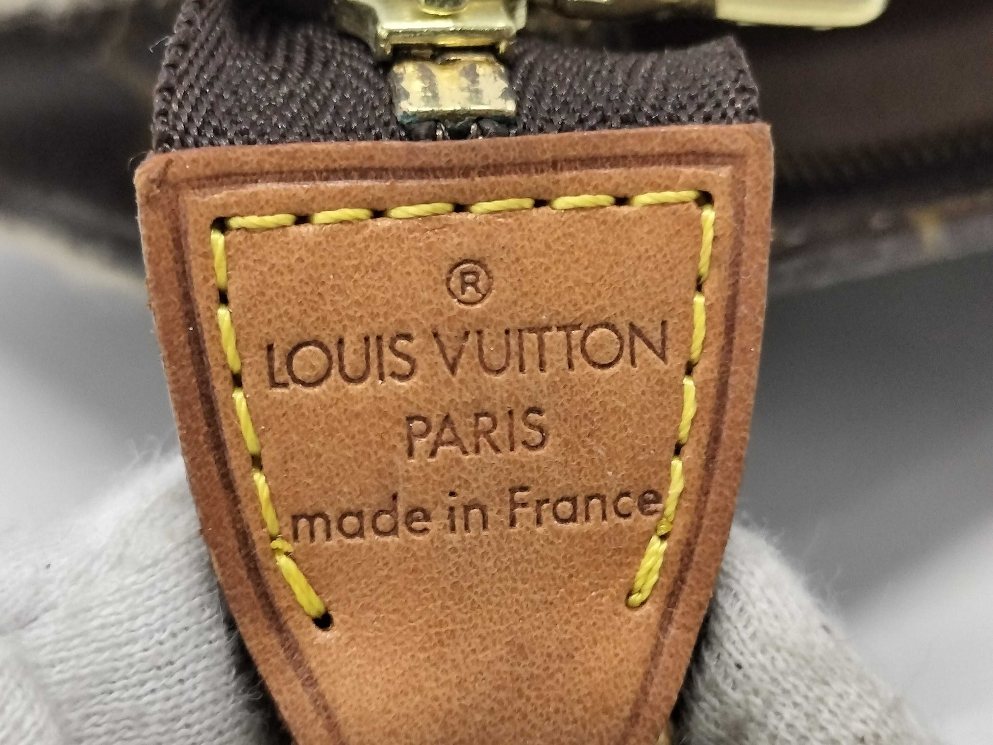 LOUIS VUITTON Monogram Bucket Pouch Pouch
