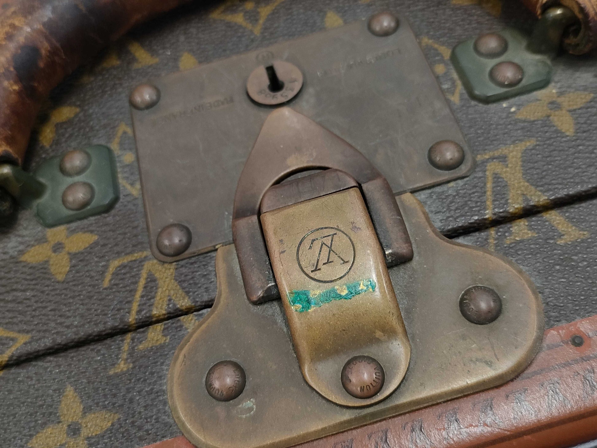 LOUIS VUITTON Monogram M21324 Visten 70 Bag