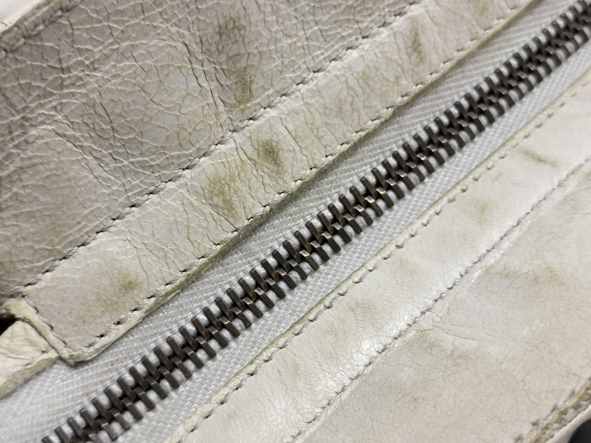 BALENCIAGA The Giant City 115748 White Shoulder Bag
