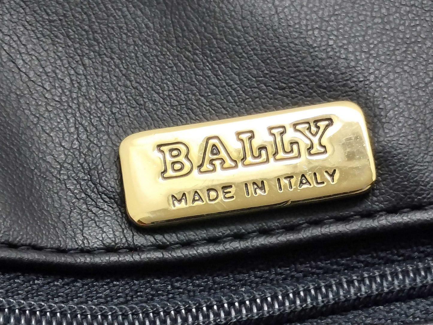 BALLY BALLY Leather Quilted Chain Shoulder Bag