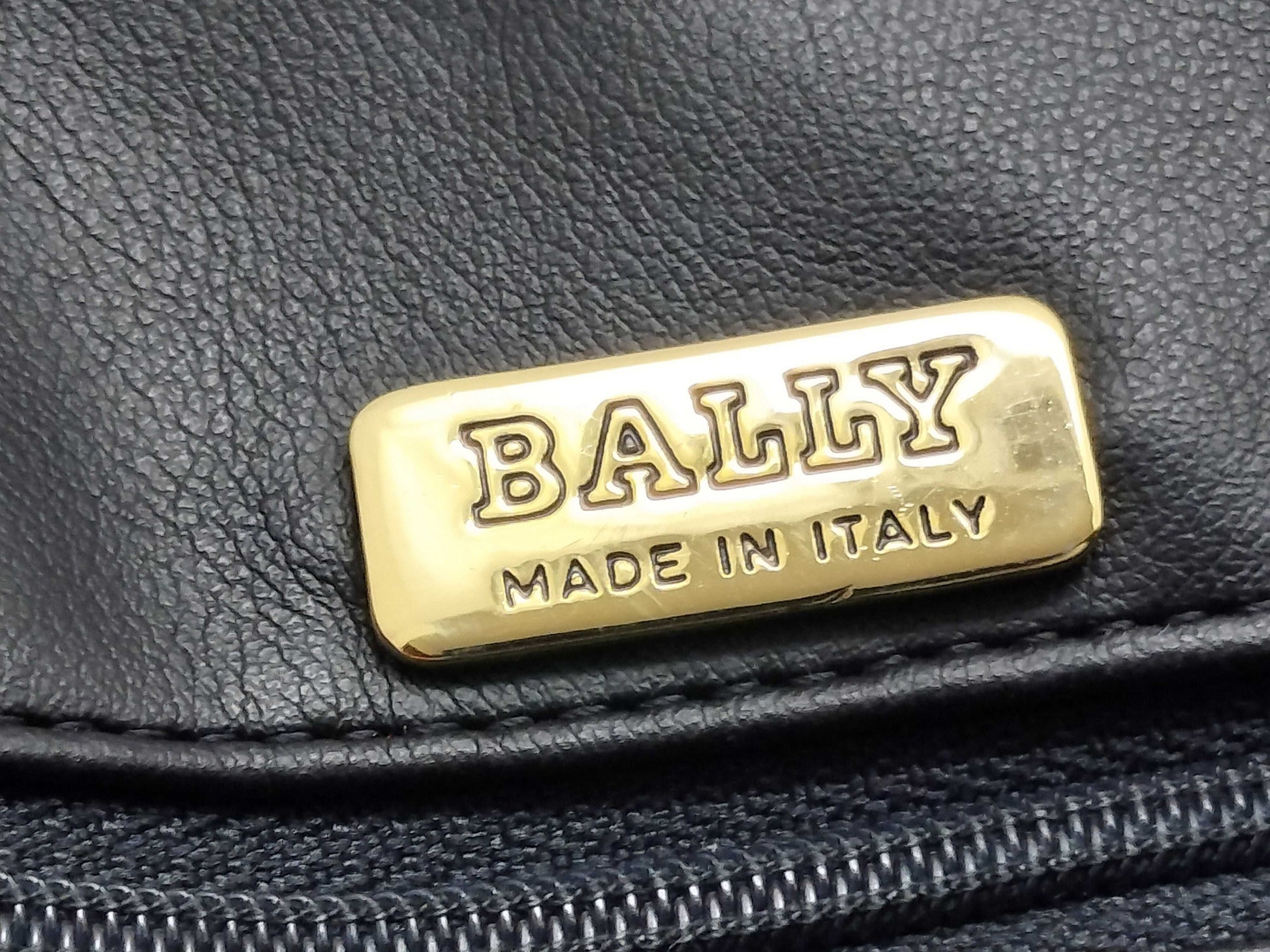 BALLY BALLY Leather Quilted Chain Shoulder Bag