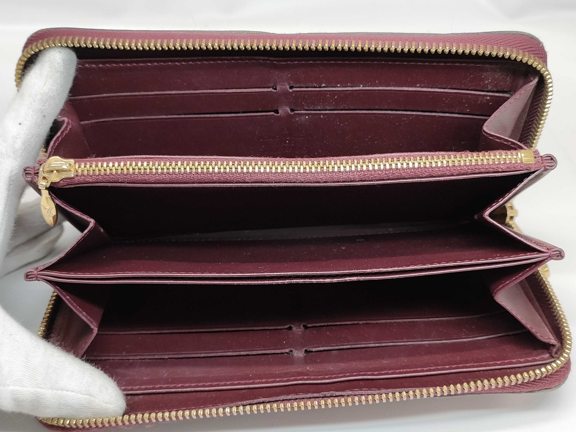 LOUIS VUITTON Vernis Zippy Wallet