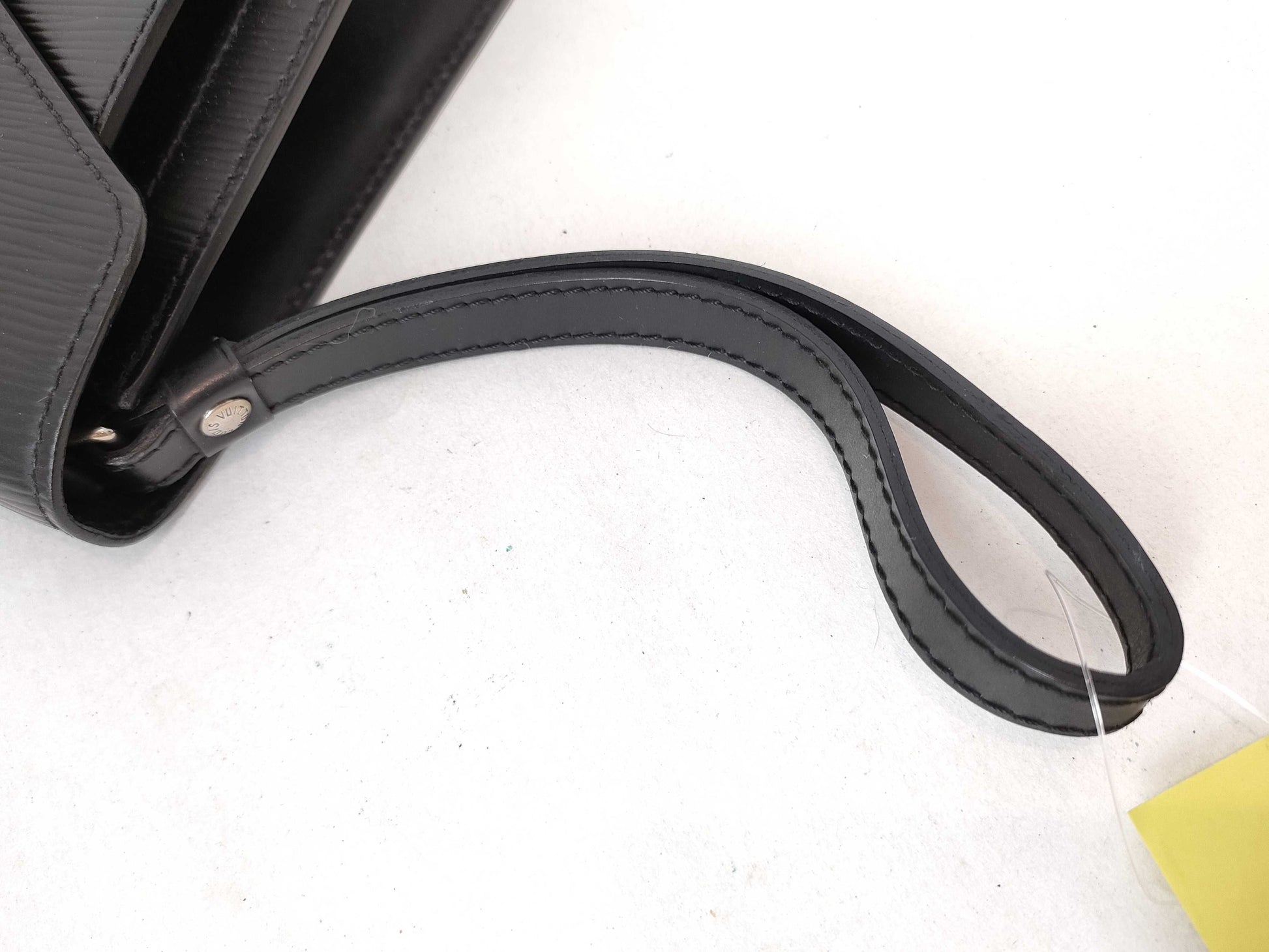 LOUIS VUITTON RFID verification failed RI2162 Epi Pochette Serie Dragonne M52762 Second Bag