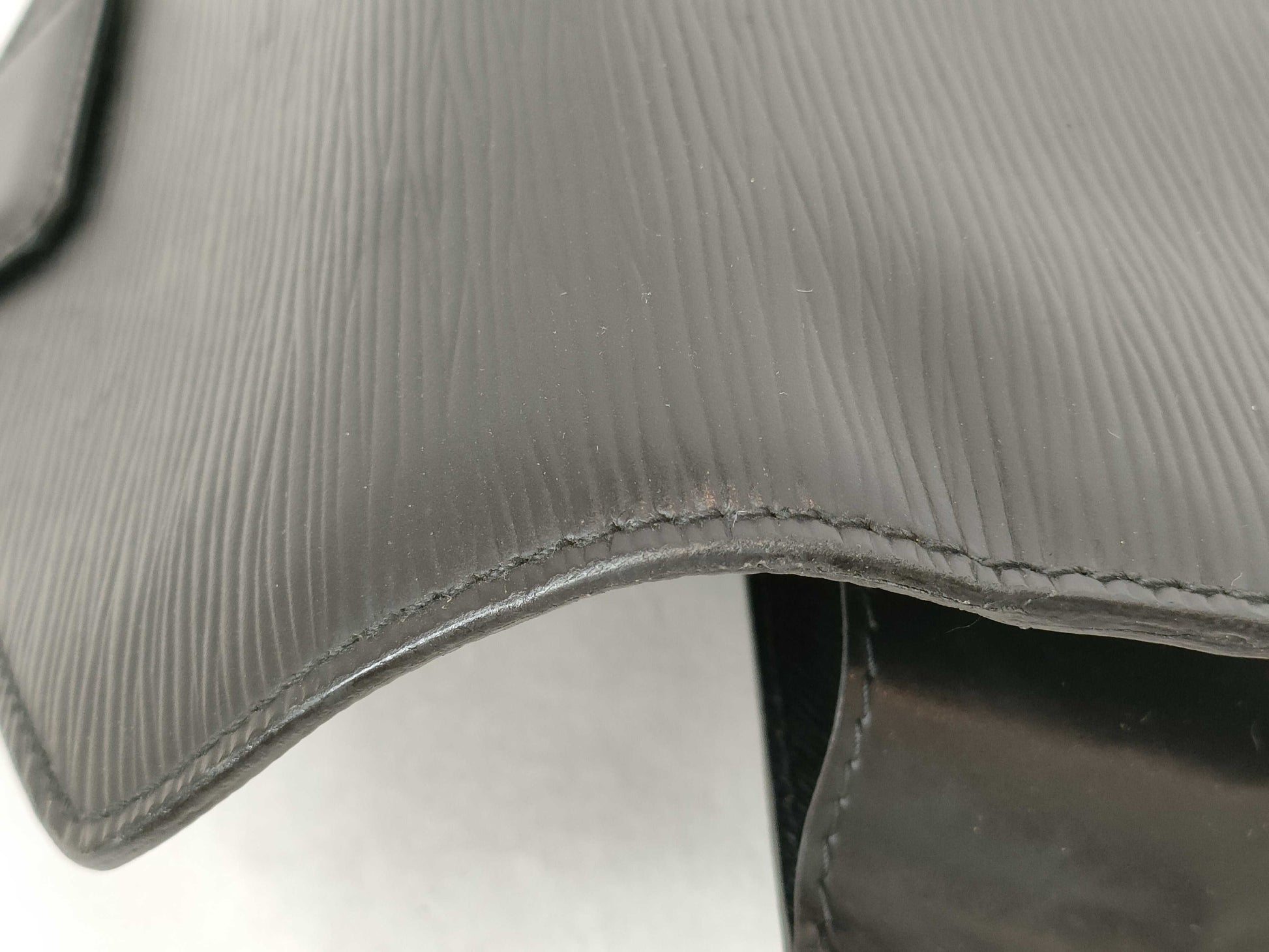 LOUIS VUITTON RFID verification failed RI2162 Epi Pochette Serie Dragonne M52762 Second Bag