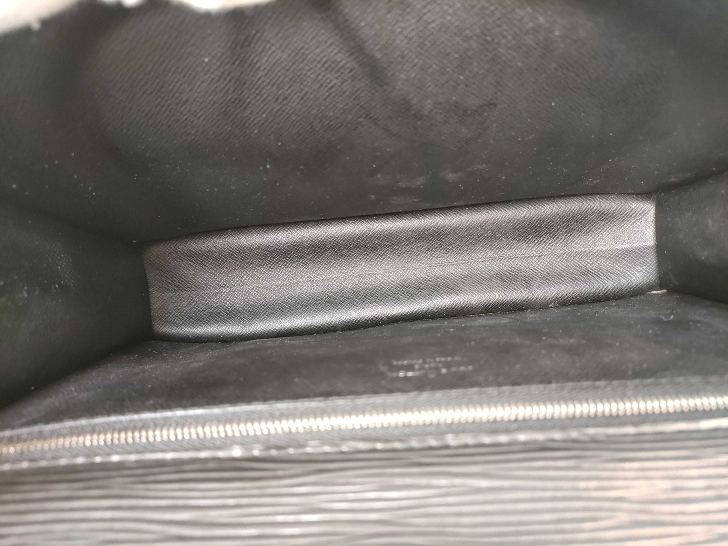 LOUIS VUITTON RFID verification failed RI2162 Epi Pochette Serie Dragonne M52762 Second Bag