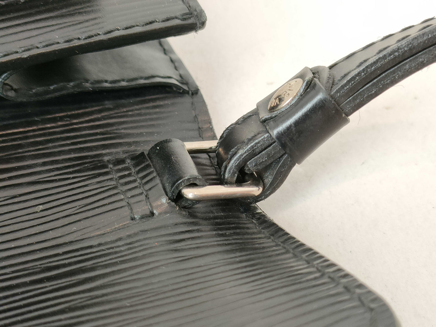 LOUIS VUITTON RFID verification failed RI2162 Epi Pochette Serie Dragonne M52762 Second Bag