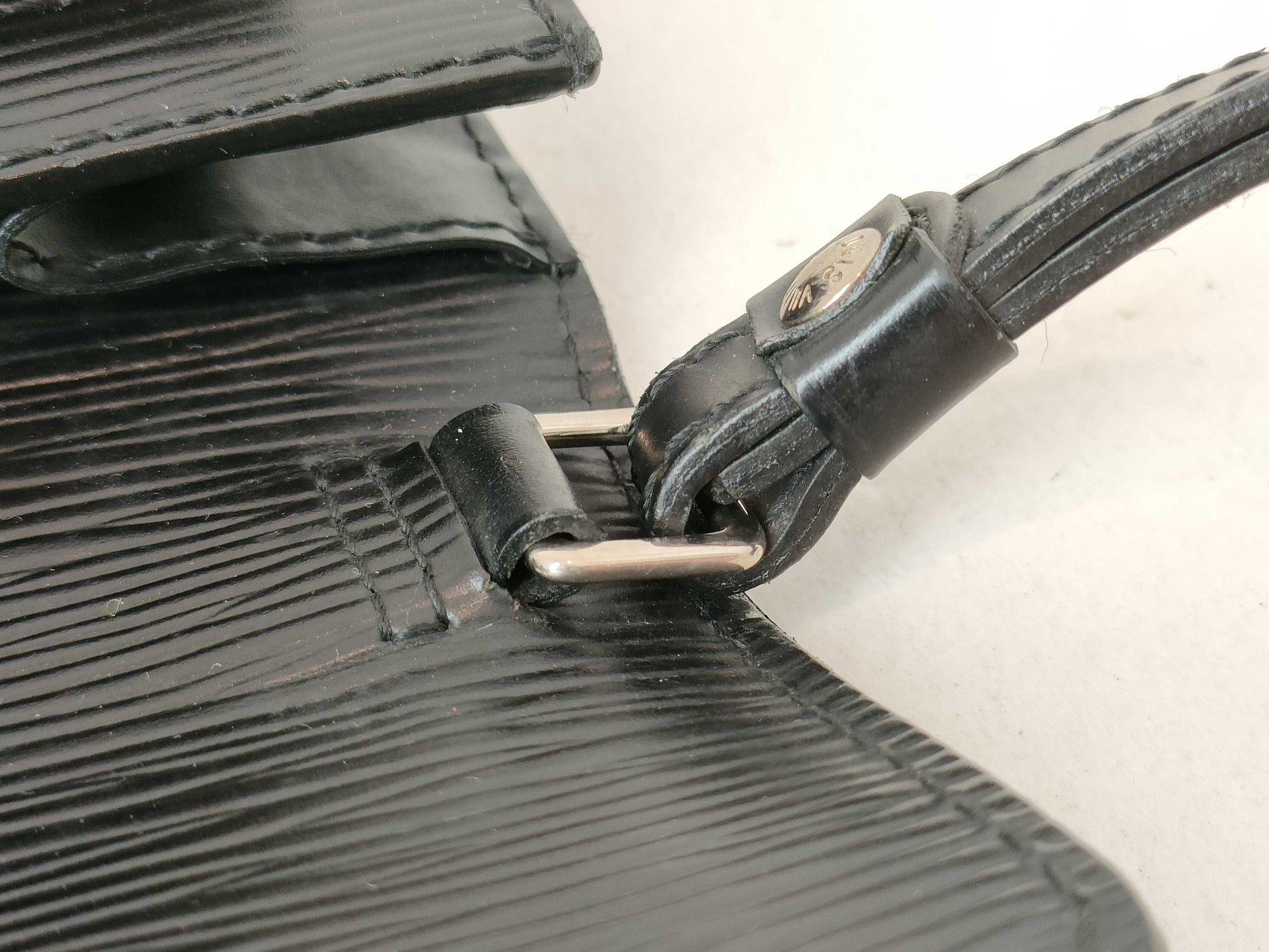 LOUIS VUITTON RFID verification failed RI2162 Epi Pochette Serie Dragonne M52762 Second Bag