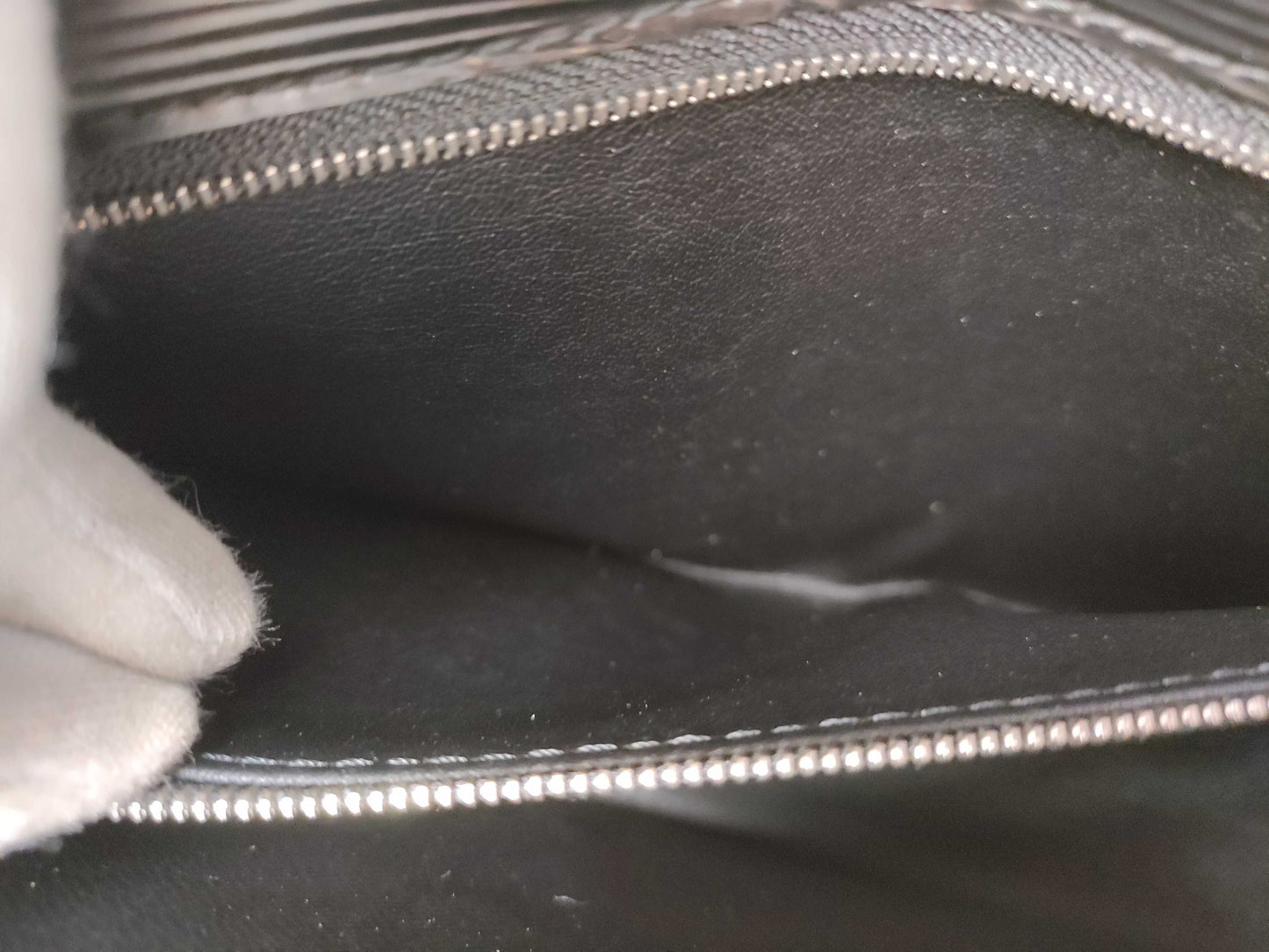 LOUIS VUITTON RFID verification failed RI2162 Epi Pochette Serie Dragonne M52762 Second Bag