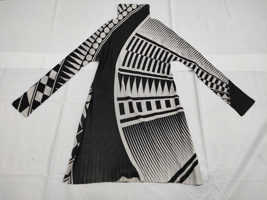 ISSEY MIYAKE Pleats Please Tops White/Black Tops
