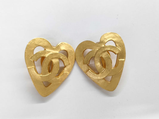 CHANEL 95p Heart Earrings